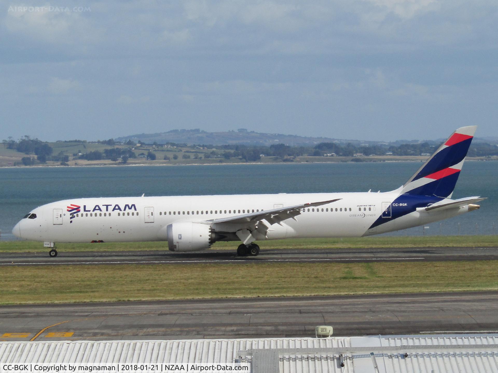 CC-BGK, 2016 Boeing 787-9 Dreamliner C/N 38474, landing at AKL