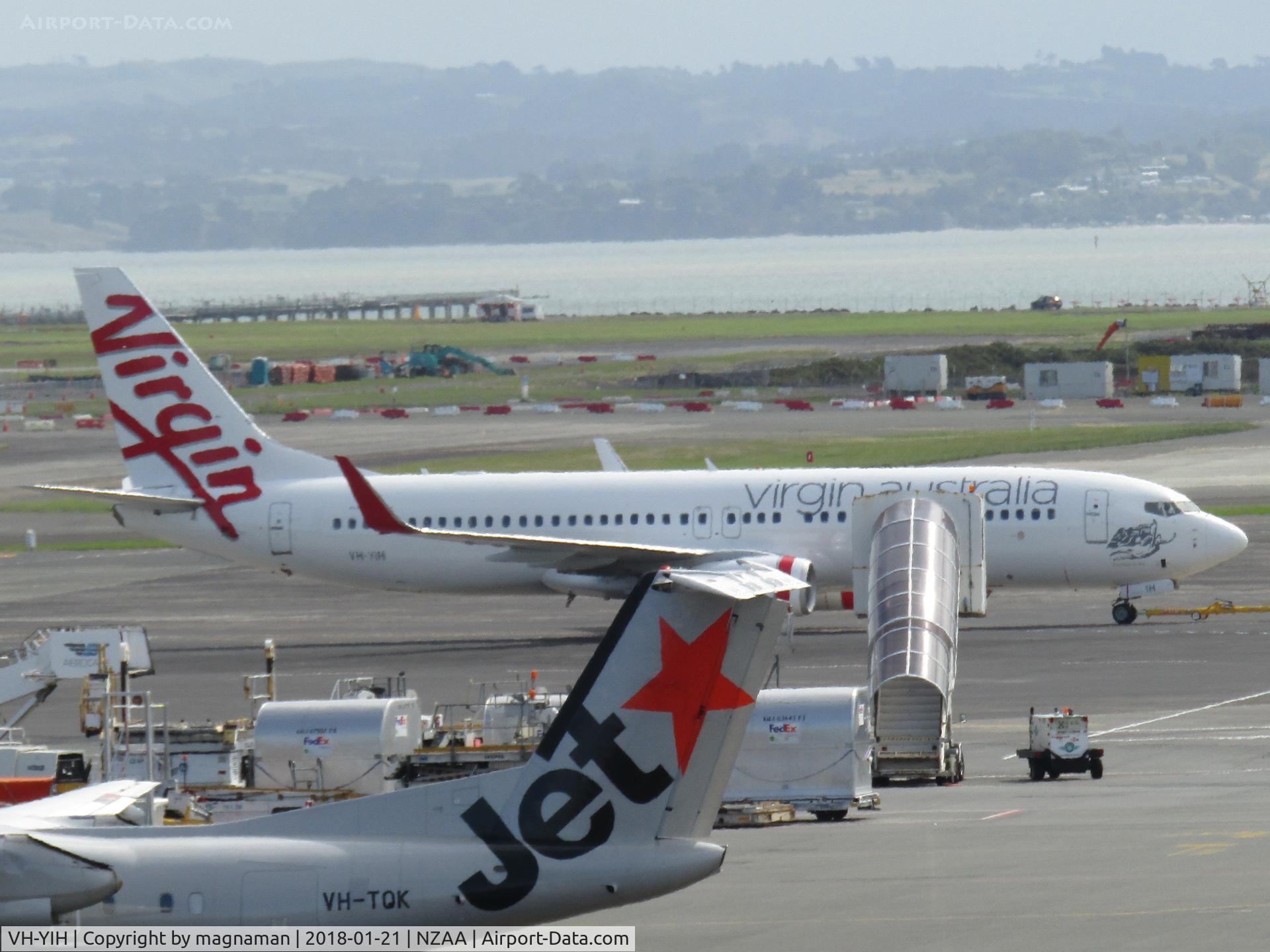 VH-YIH, 2012 Boeing 737-8FE C/N 38712, getting ready to go