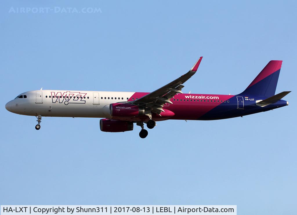 HA-LXT, 2017 Airbus A321-231 C/N 7706, Landing rwy 25R