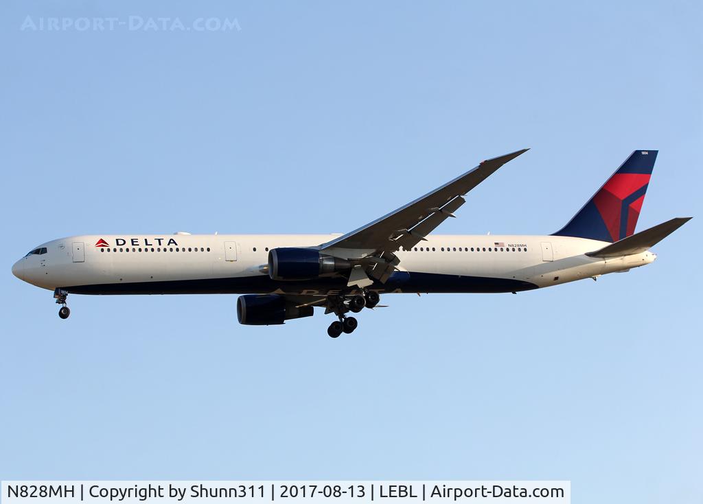 N828MH, 2000 Boeing 767-432/ER C/N 29699, Landing rwy 25R