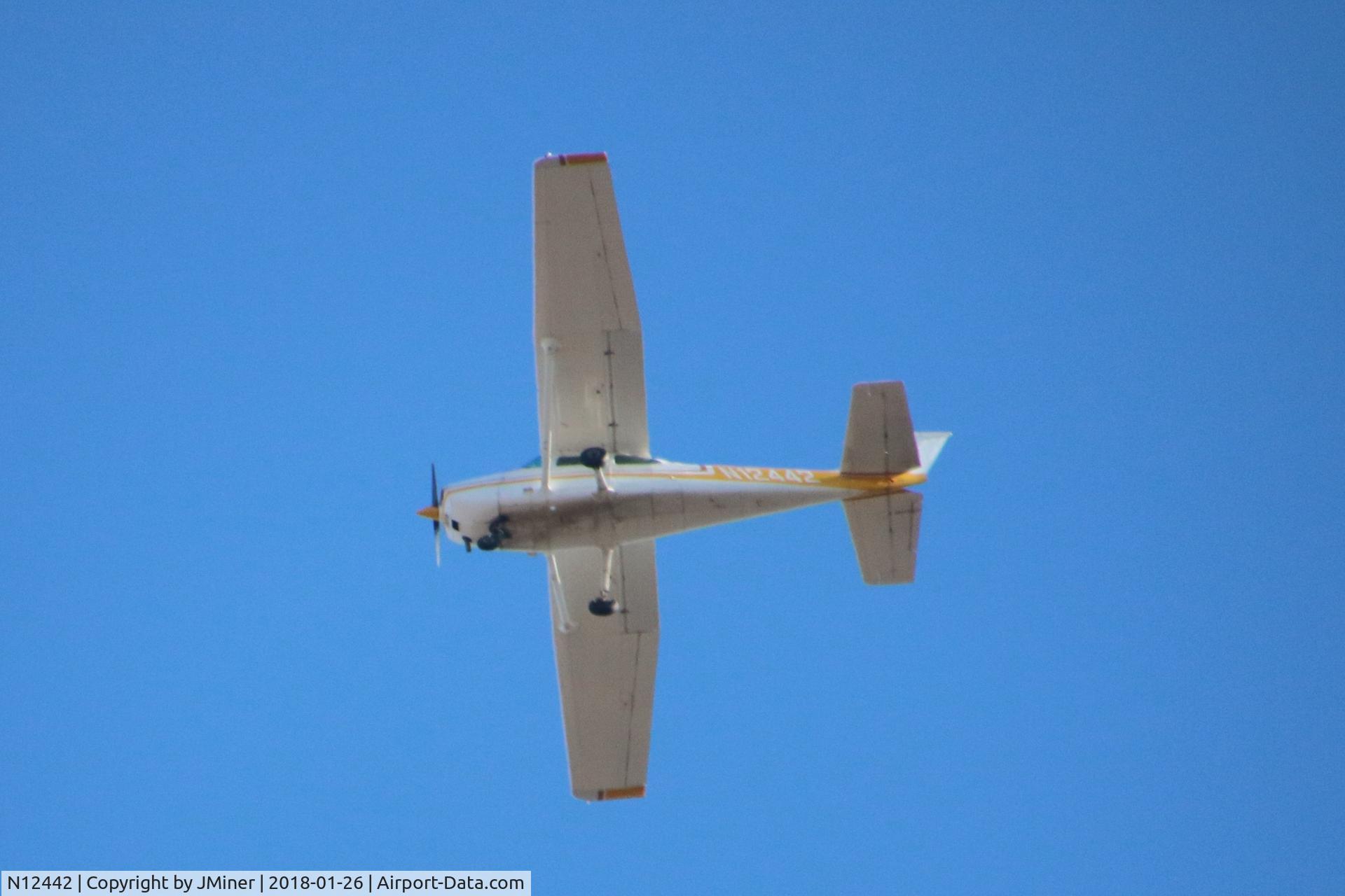 N12442, 1973 Cessna 172M C/N 17261985, Flying over Sleepy Hollow, IL.