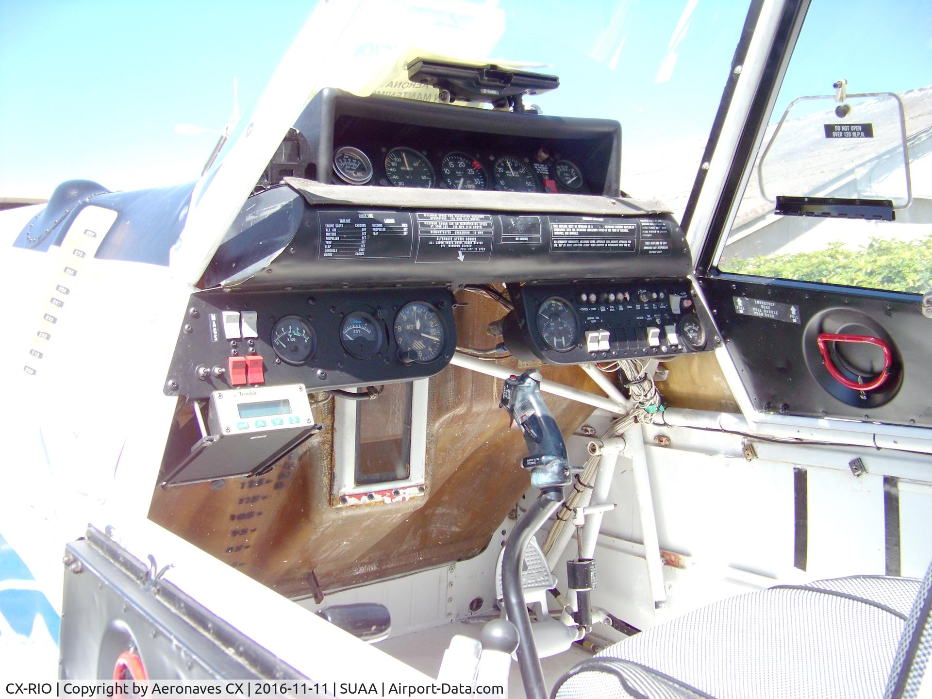 CX-RIO, 1975 Piper PA-36-285 Pawnee Brave C/N 36-7560071, Cabina