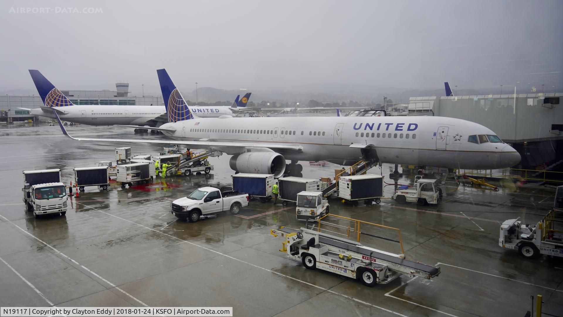 N19117, 1996 Boeing 757-224 C/N 27559, At the gate SFO 2018.