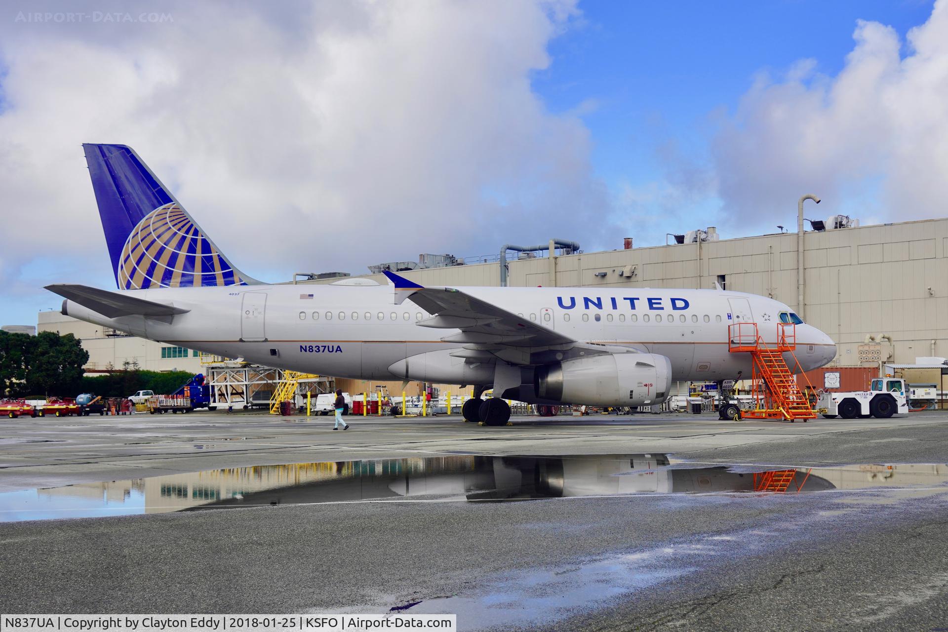N837UA, 2001 Airbus A319-131 C/N 1474, SFO 2018.