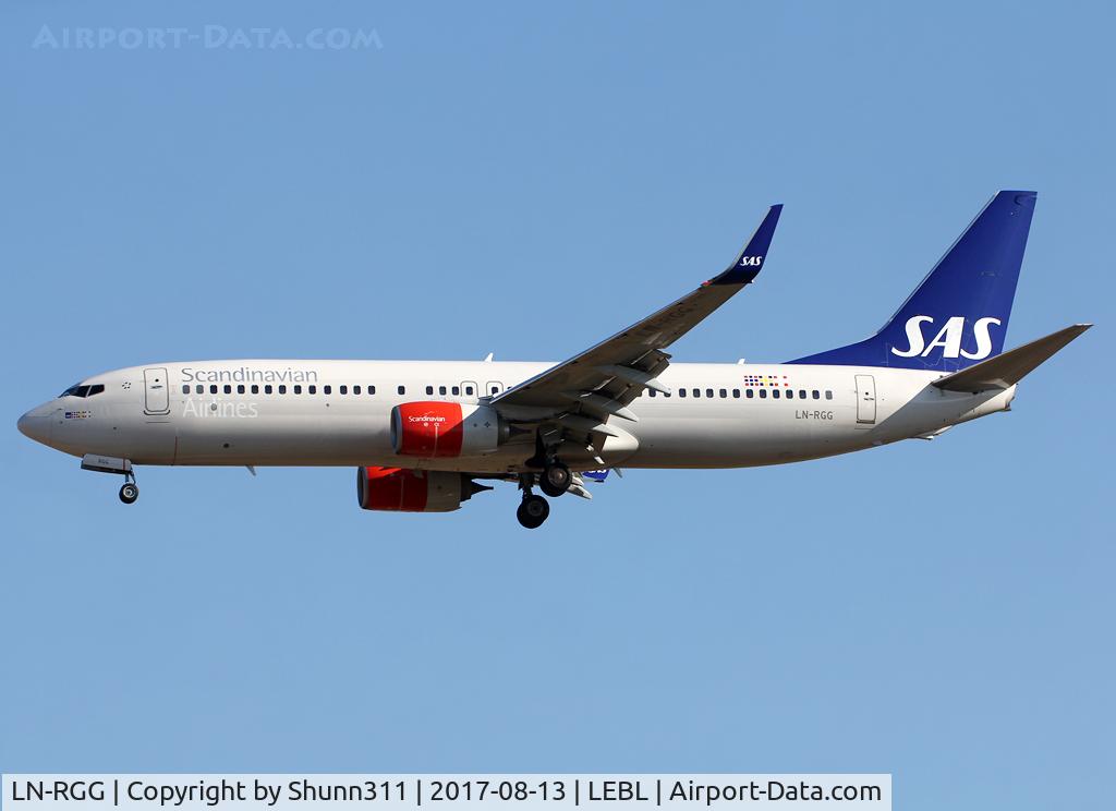LN-RGG, 2013 Boeing 737-86N C/N 38039, Landing rwy 25R