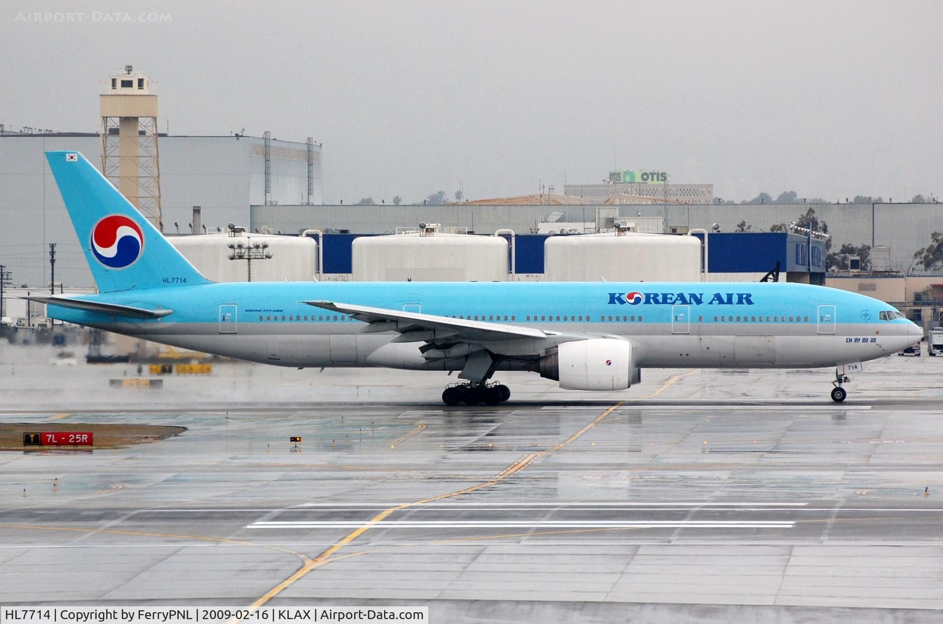 HL7714, 2002 Boeing 777-2B5/ER C/N 27951, Korean B772 departing