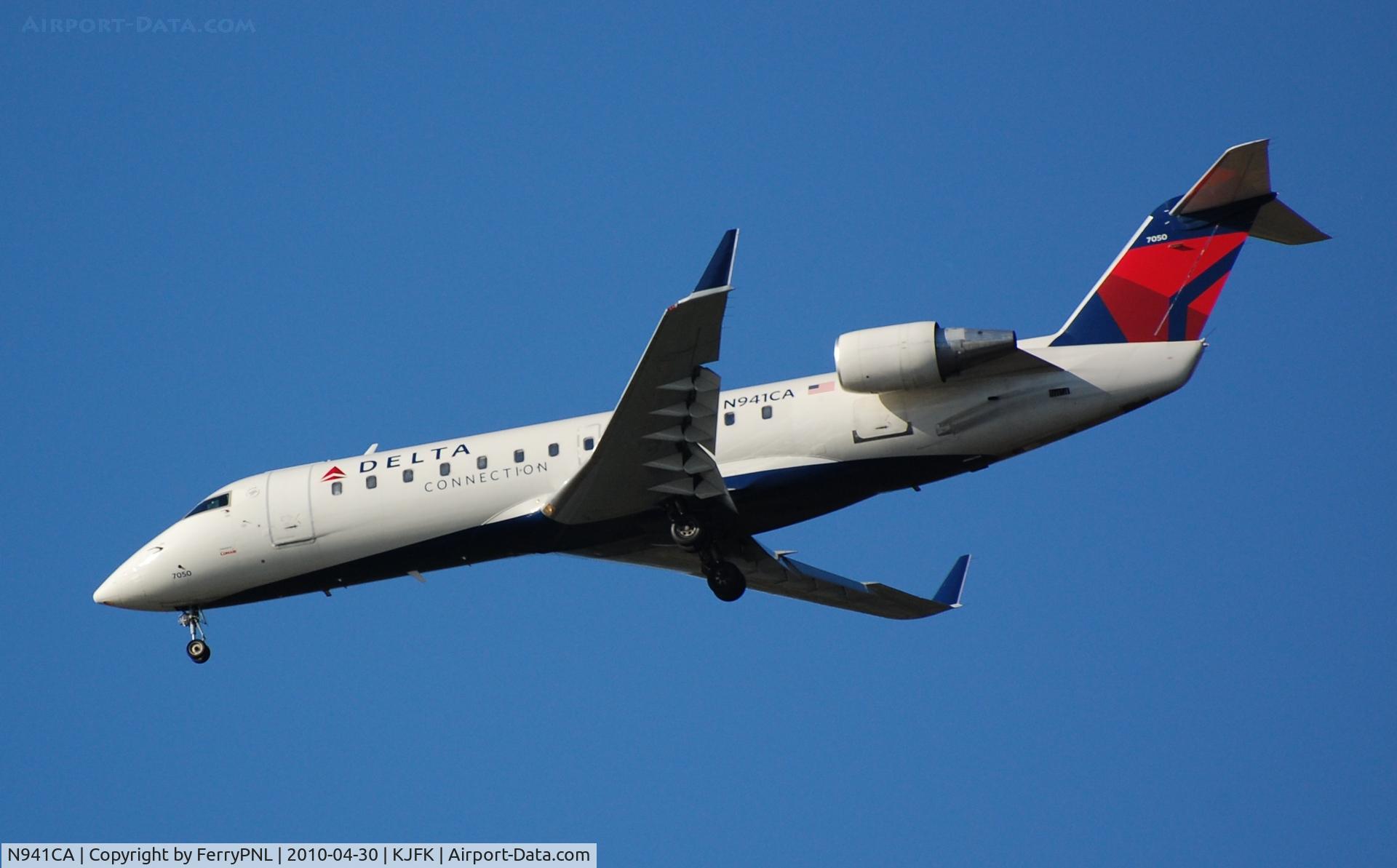 N941CA, 1994 Canadair CRJ-100ER (CL-600-2B19) C/N 7050, Delta Connection CL200 on short finals