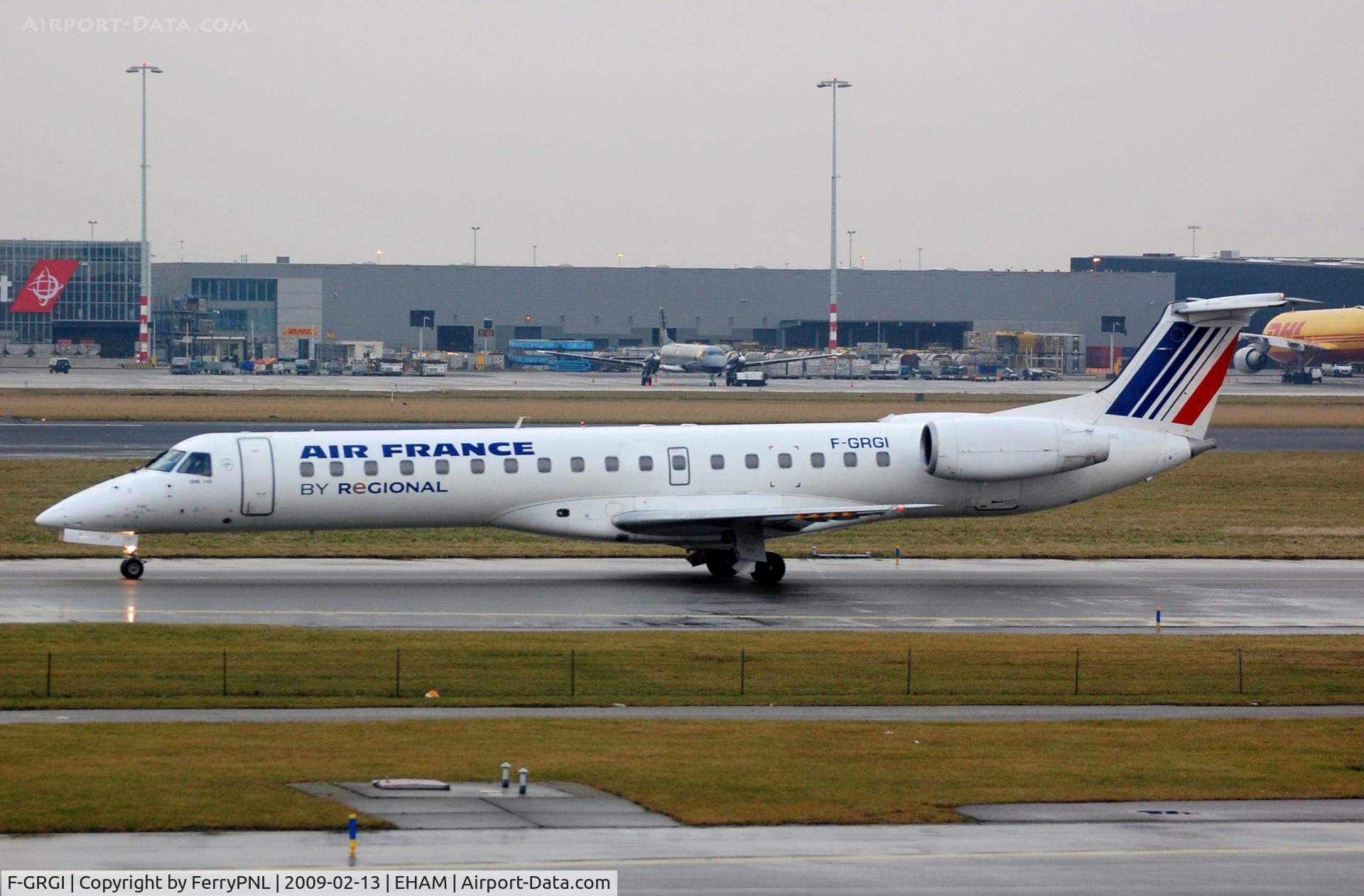 F-GRGI, 1999 Embraer EMB-145EU (ERJ-145EU) C/N 145152, Air France ERJ145 taxying past terminal G