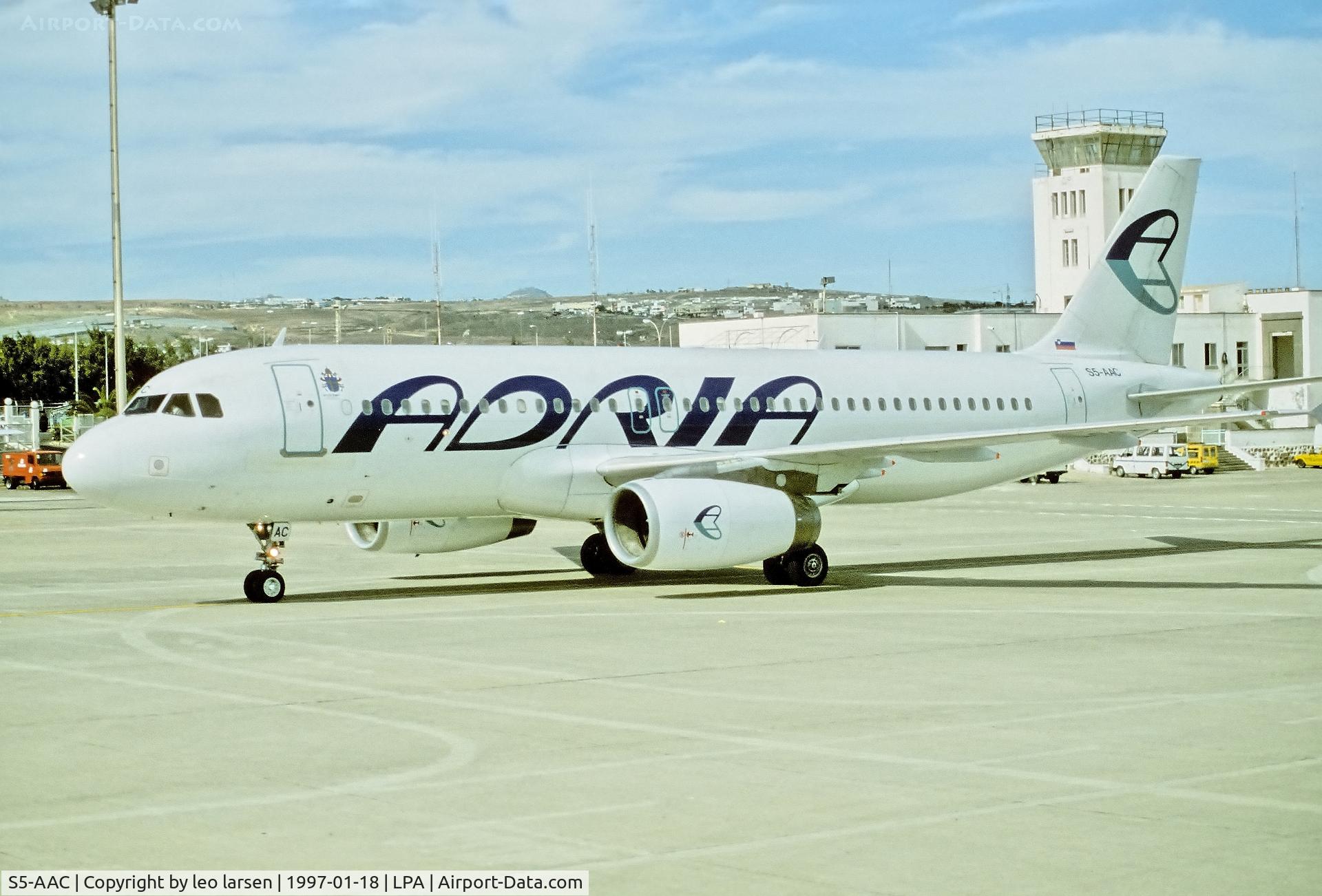 S5-AAC, 1990 Airbus A320-231 C/N 0114, Las Palmas 18.1.1997