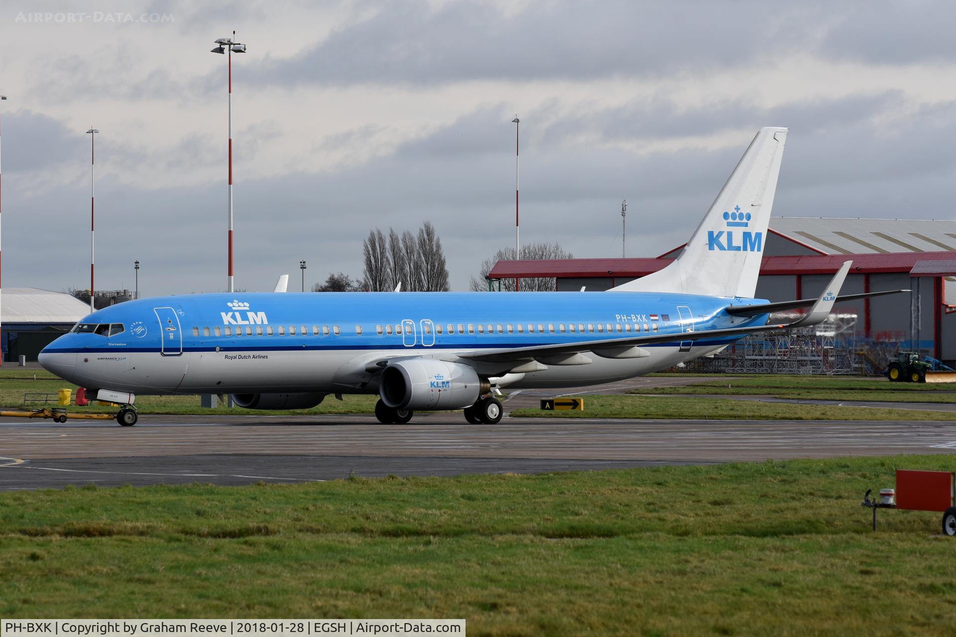 PH-BXK, 2000 Boeing 737-8K2 C/N 29598, Under tow at Norwich.