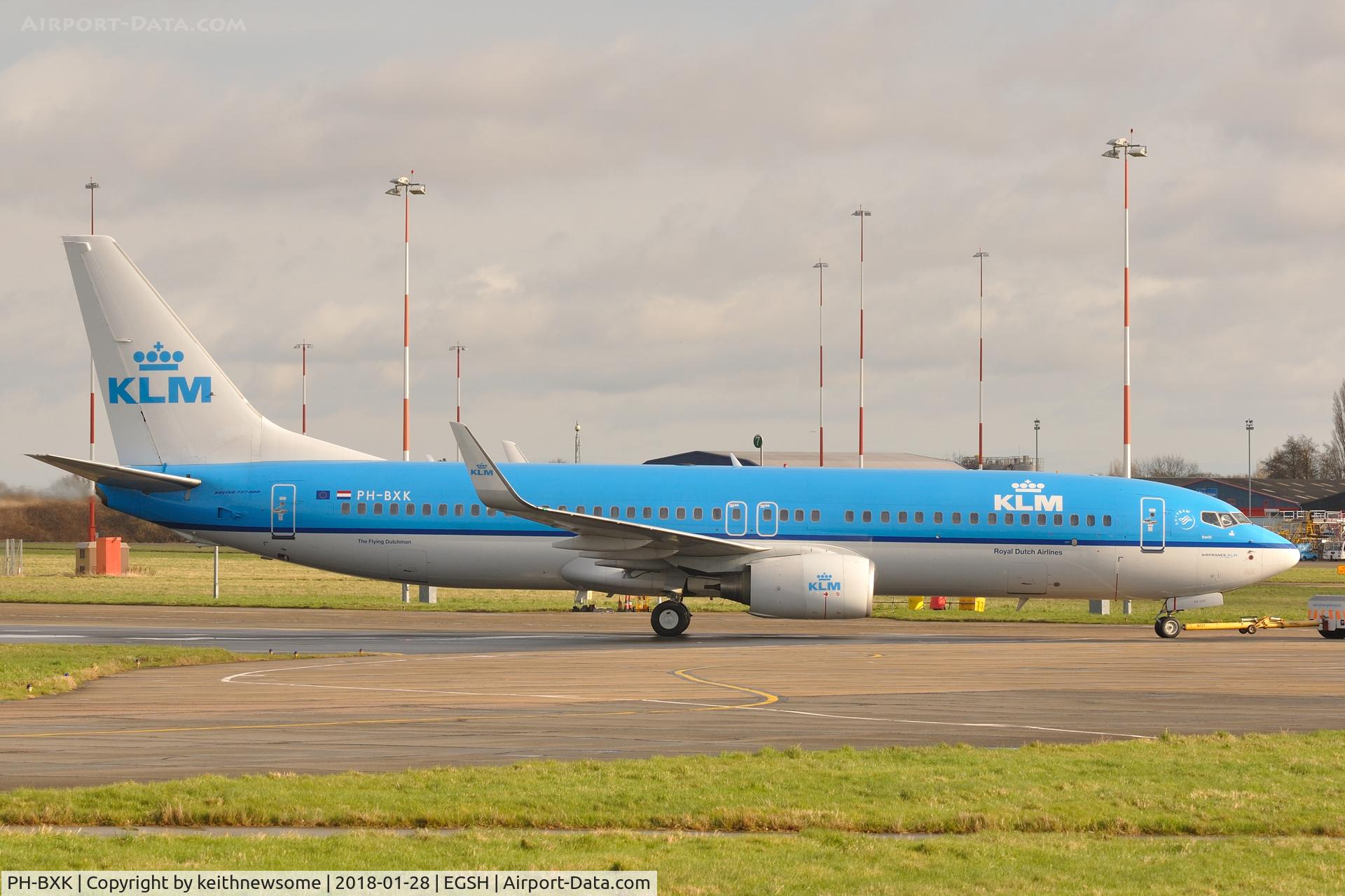 PH-BXK, 2000 Boeing 737-8K2 C/N 29598, Towed from engine runs.