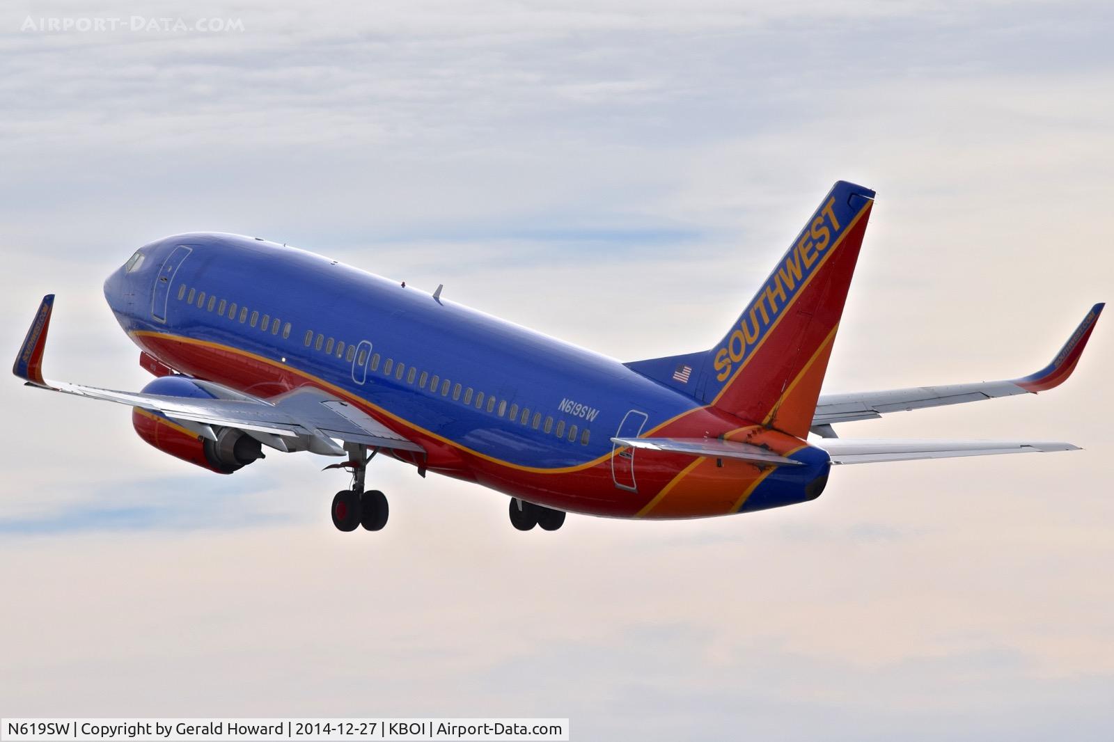 N619SW, 1995 Boeing 737-3H4 C/N 28035, Take off from RWY 10L.