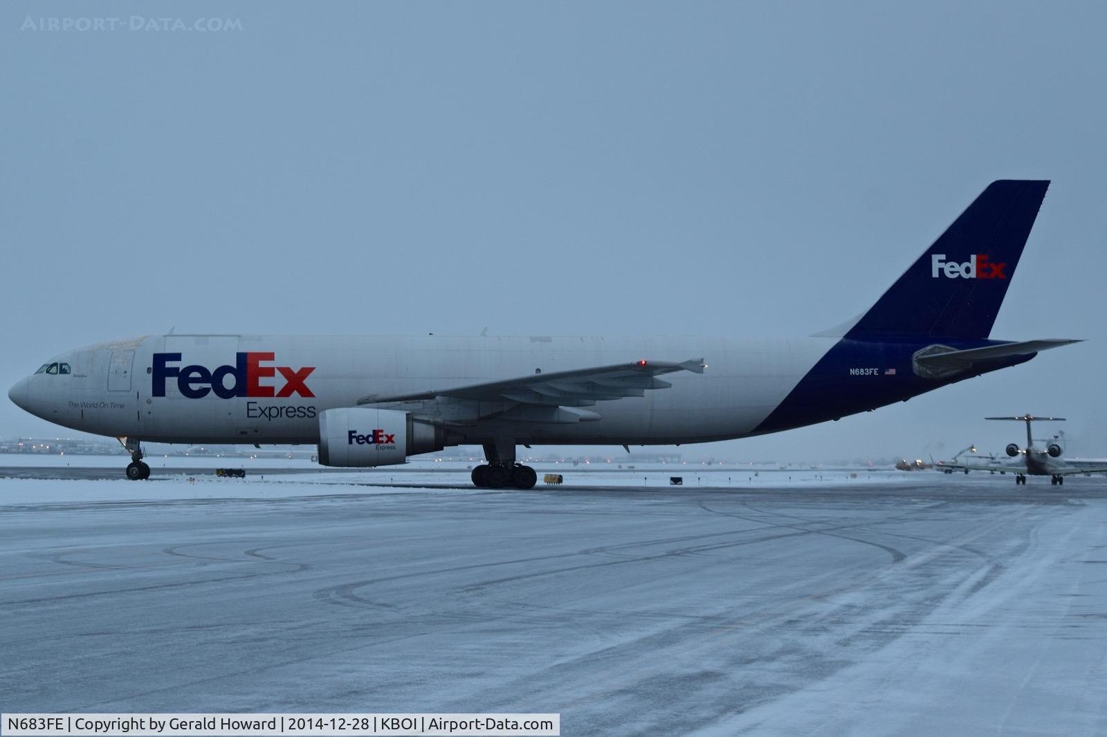 N683FE, 1999 Airbus A300F4-605R C/N 0801, Taxiing from the ramp to RWY 10L.