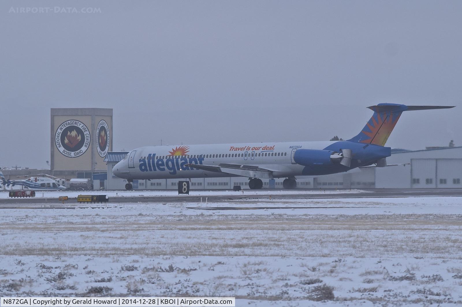 N872GA, 1991 McDonnell Douglas MD-83 (DC-9-83) C/N 53295, Landing roll out on RWY 28R.