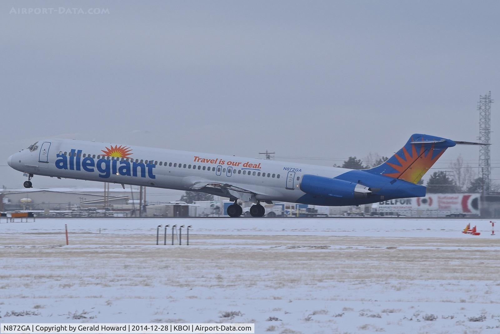 N872GA, 1991 McDonnell Douglas MD-83 (DC-9-83) C/N 53295, Landing on RWY 28R.