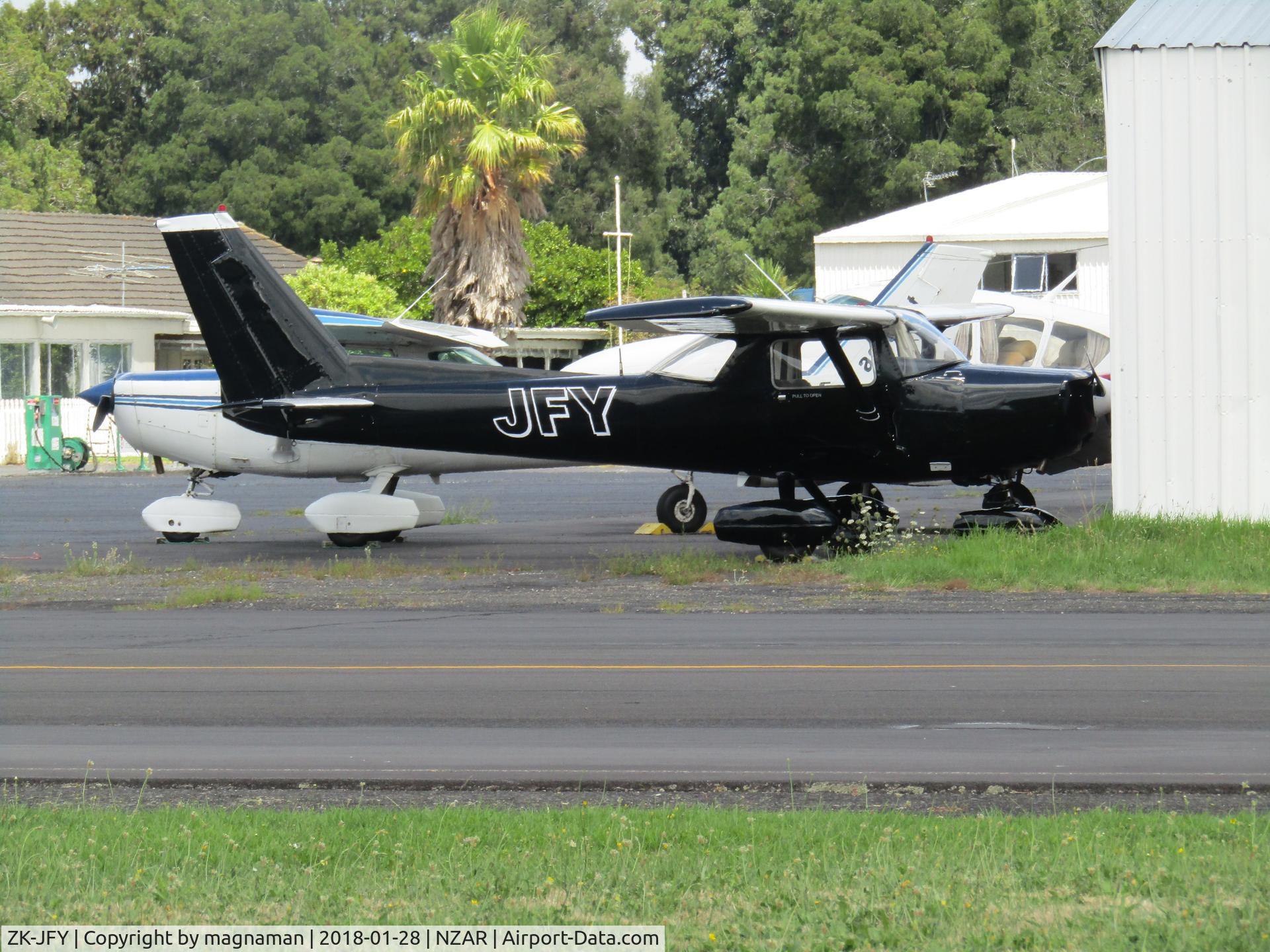 ZK-JFY, Cessna 152 C/N 15284398, nice new c/s