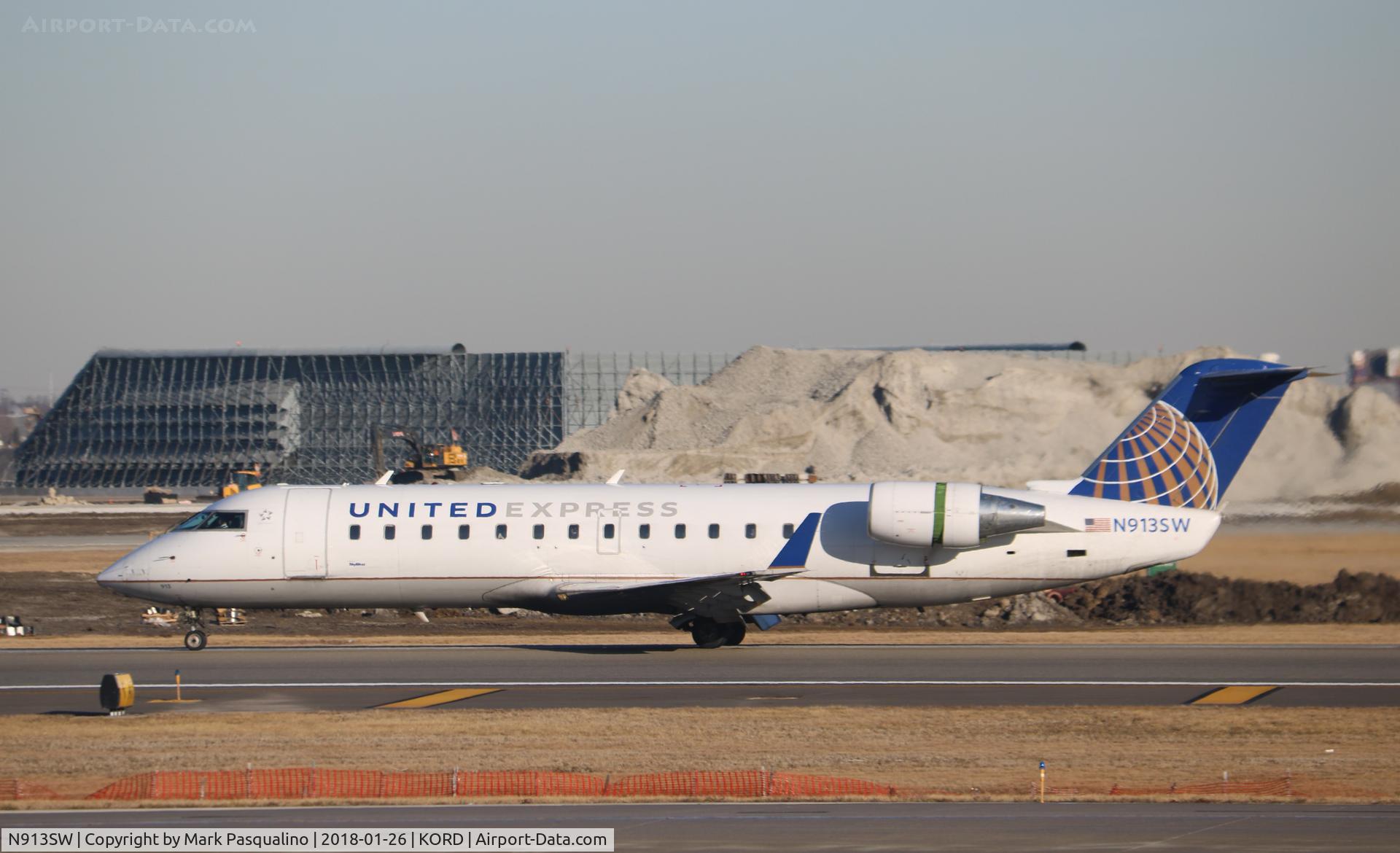N913SW, 2001 Bombardier CRJ-200ER (CL-600-2B19) C/N 7597, CL-600-2B19