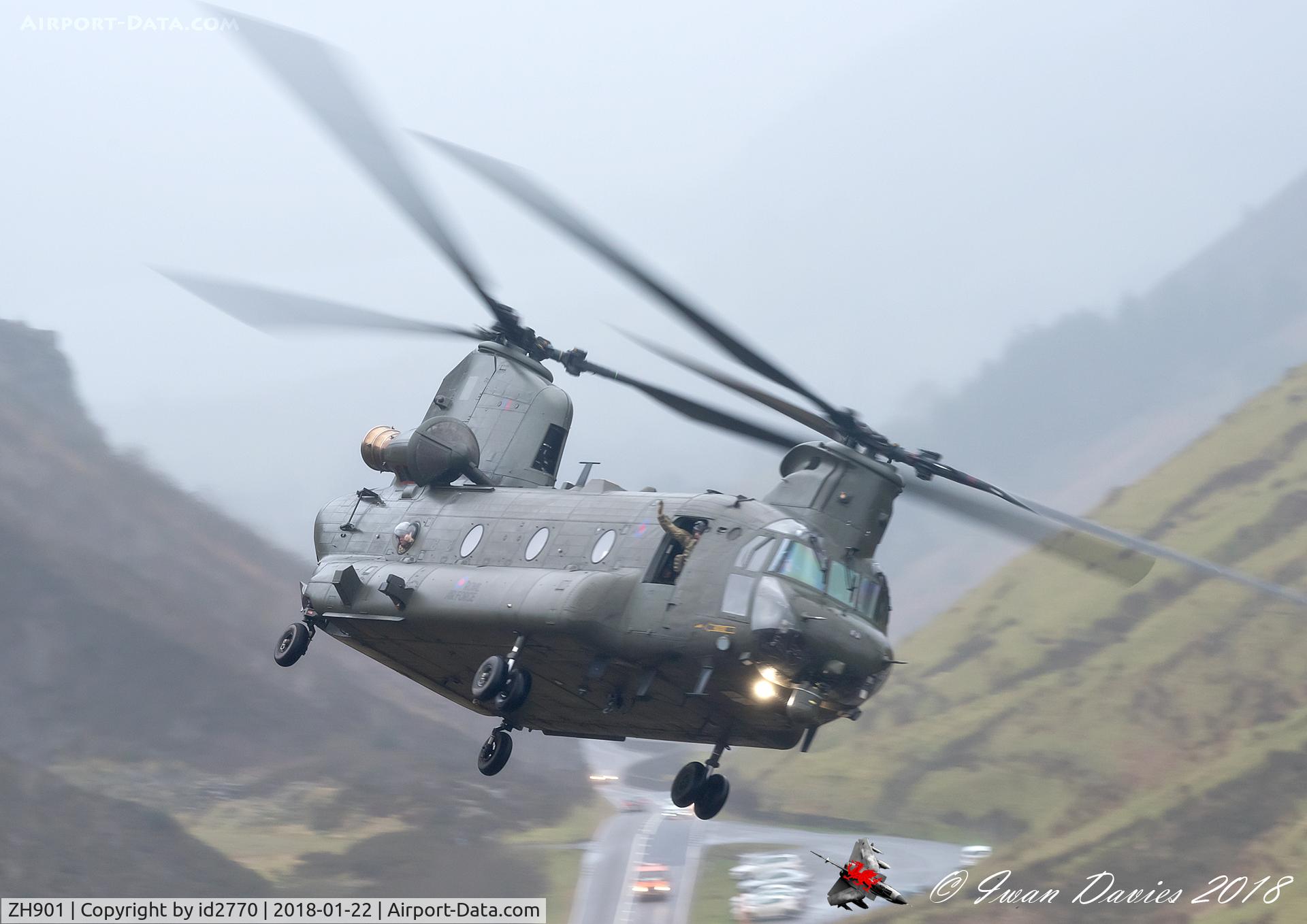 ZH901, 1998 Boeing Chinook HC.5 C/N M4480, Vortex 280, Low Level, Wales.