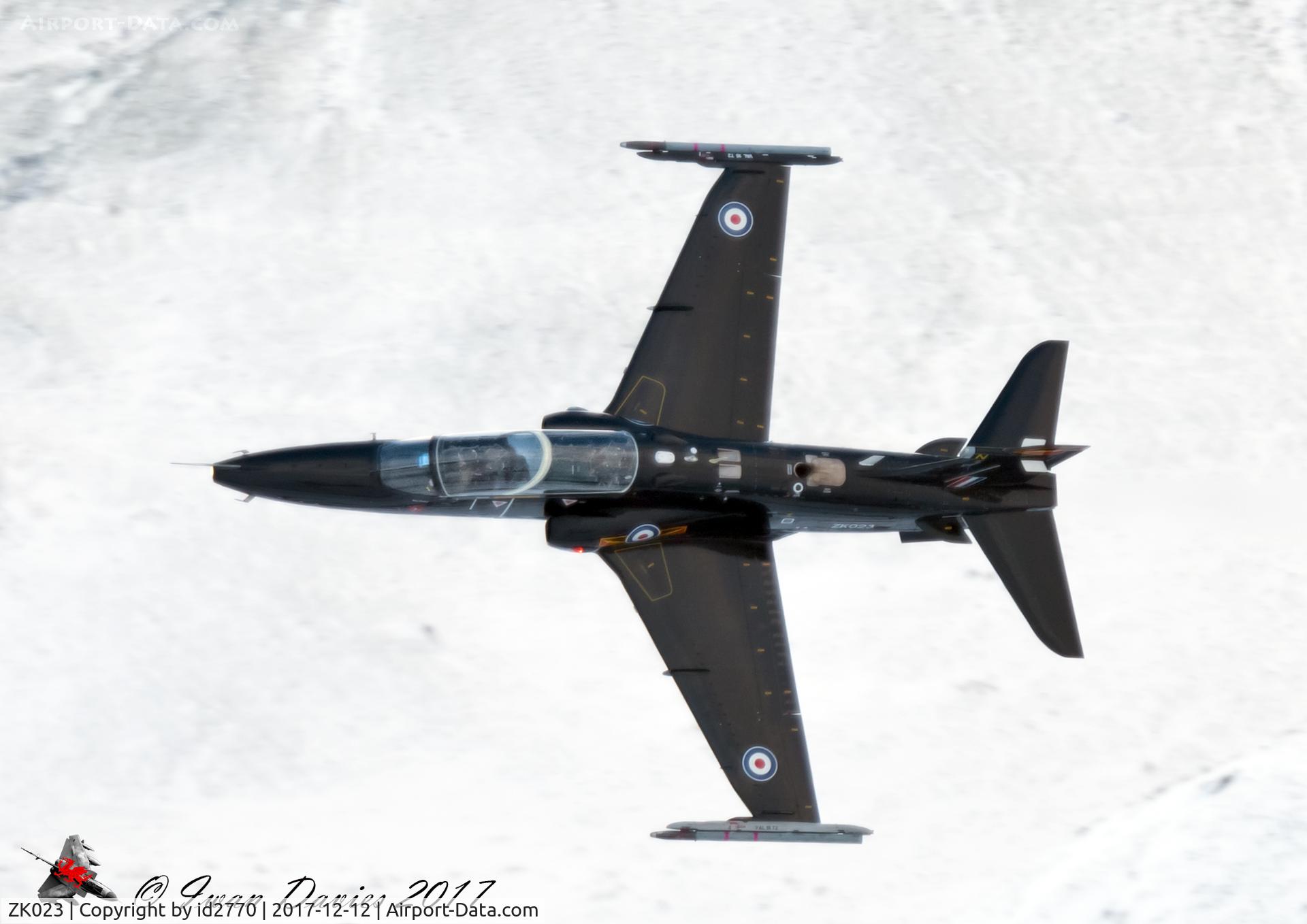 ZK023, 2009 British Aerospace Hawk T2 C/N RT014/1252, 4 (R) Sqn Hawk T2 Low Level in Snowdonia