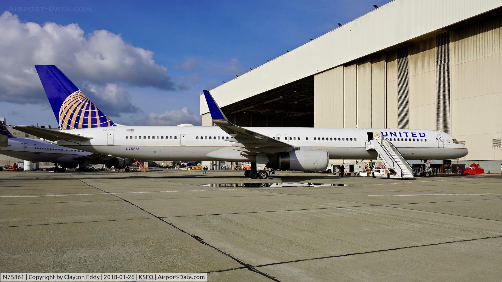N75861, 2001 Boeing 757-33N C/N 32585, SFO 2018.