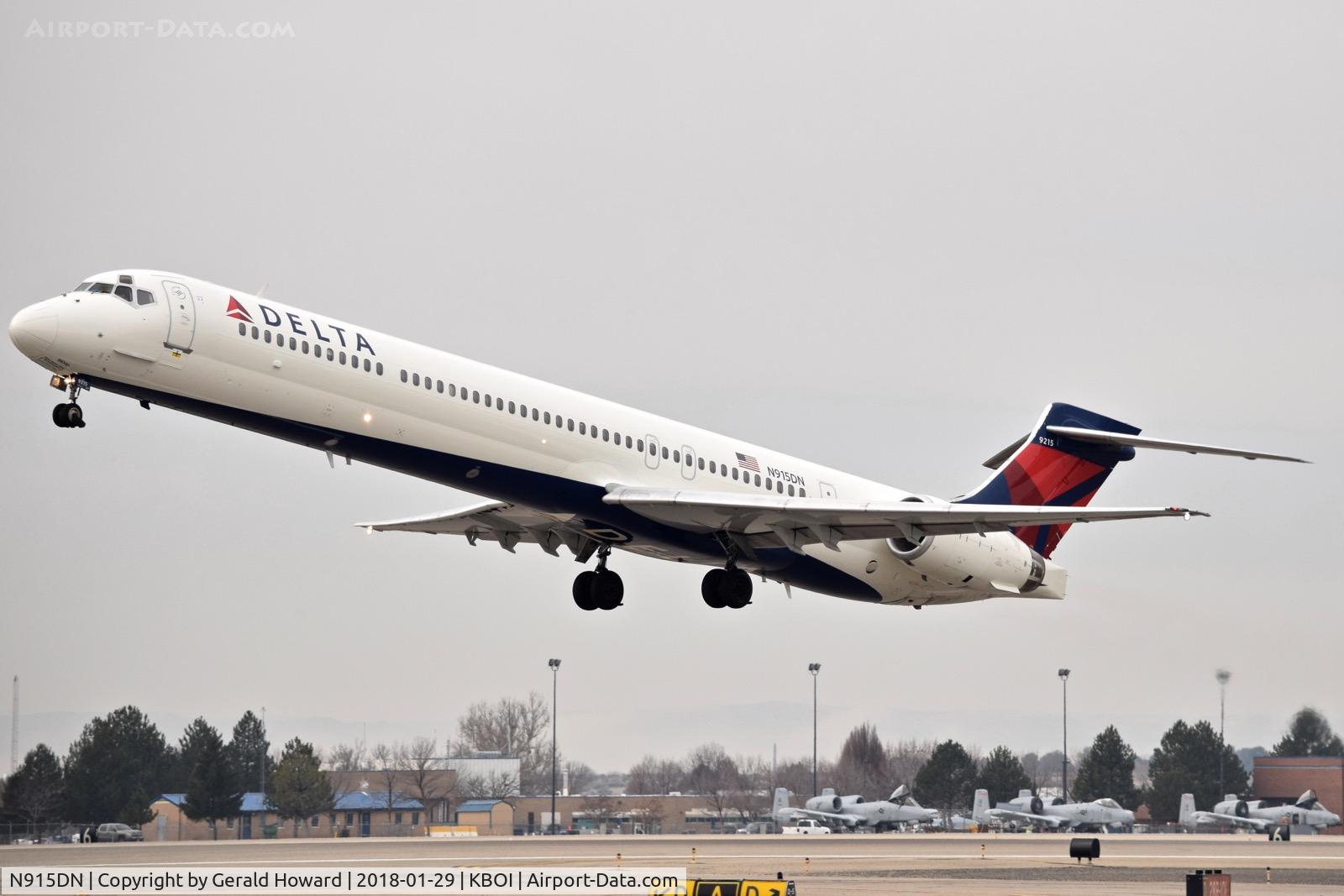 N915DN, 1996 McDonnell Douglas MD-90-30 C/N 53395, Take off from RWY 10L.