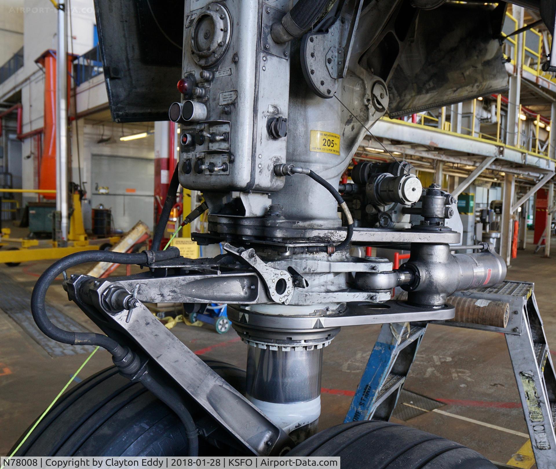 N78008, 1999 Boeing 777-224/ER C/N 29478, Nose gear. SFO 2018.
