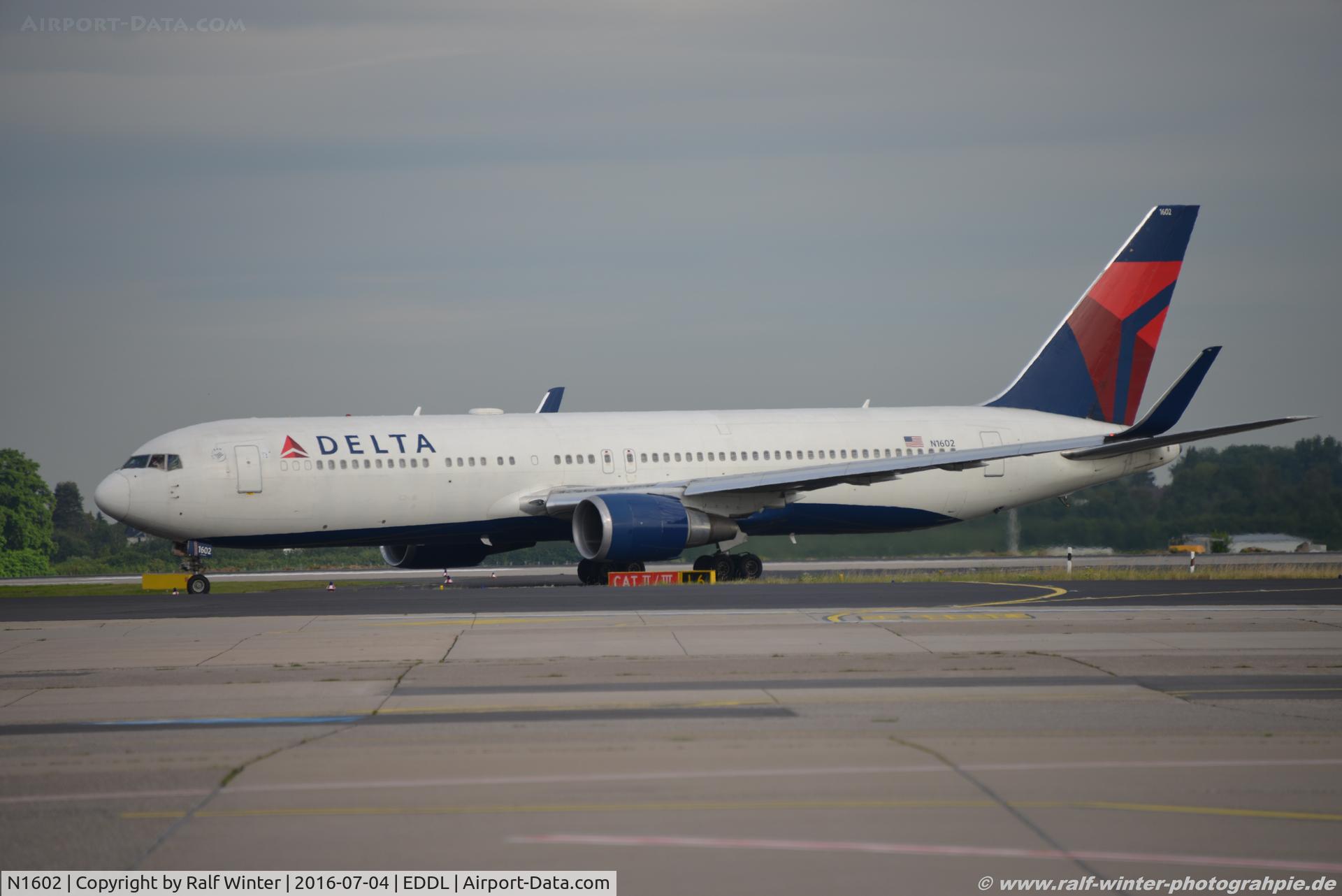 N1602, 1999 Boeing 767-332 C/N 29694, Boeing 767-332ER(W) - DL DAL Delta Air Lines - 29694 - N1602 - 04.07.2016 - DUS