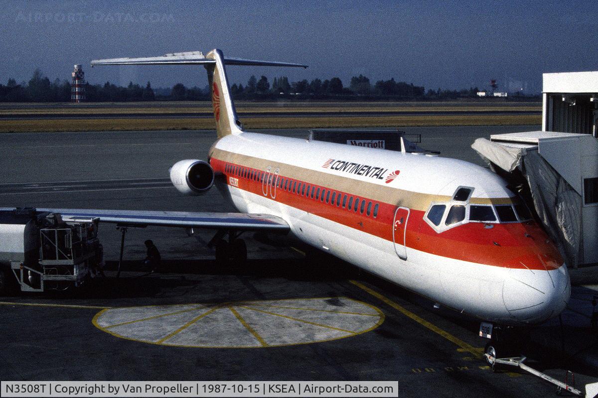 N3508T, 1979 McDonnell Douglas DC-9-32 C/N 47797, Continental Airlines Douglas DC-9-32 at the gate at SeaTac airport, WA, USA, 1987