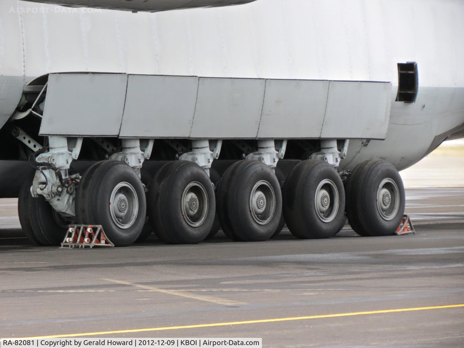 RA-82081, 2004 Antonov An-124-100M Ruslan C/N 9773051462165, A lot of tires.