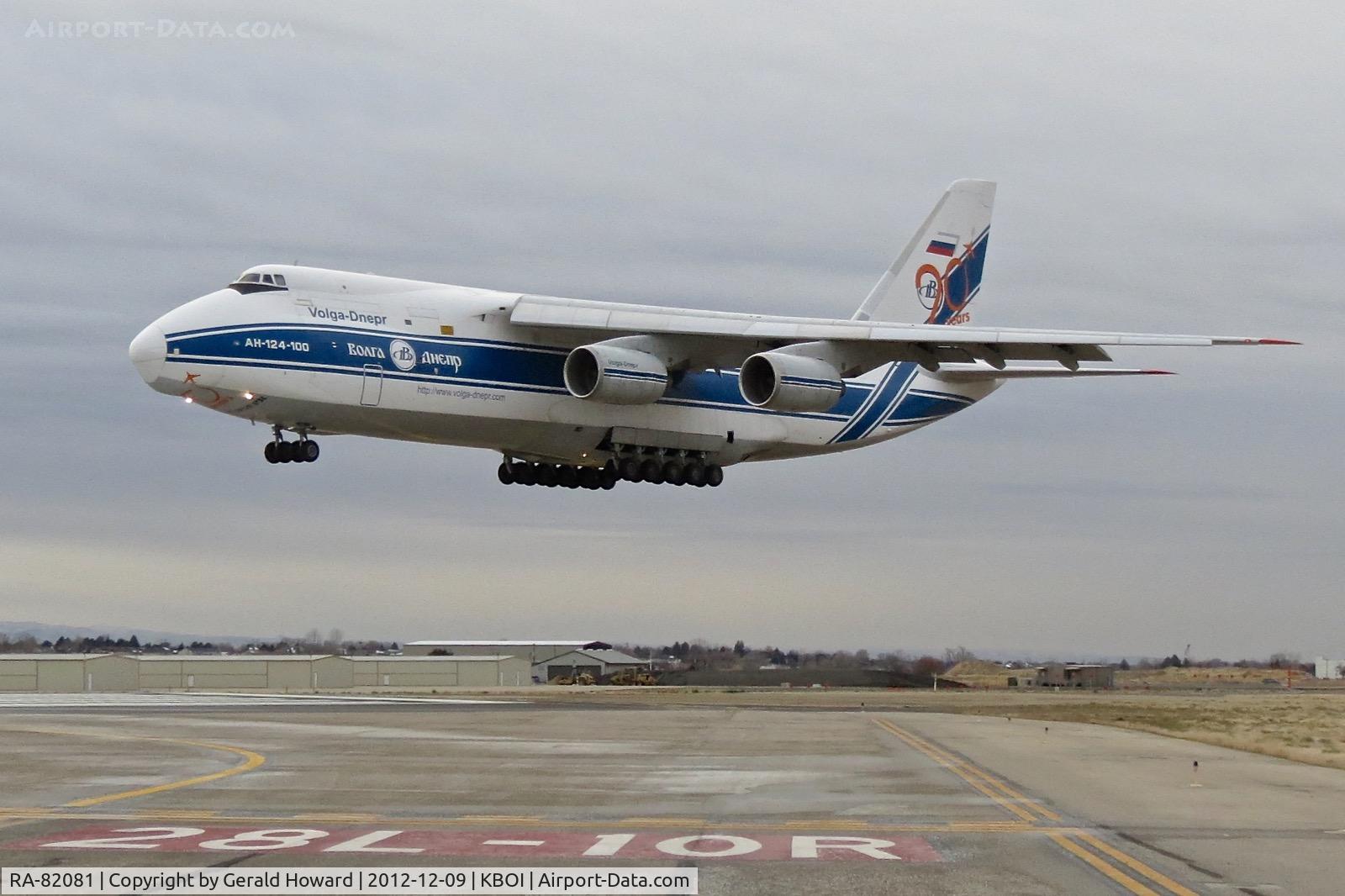 RA-82081, 2004 Antonov An-124-100M Ruslan C/N 9773051462165, Over the numbers for RWY 10R.