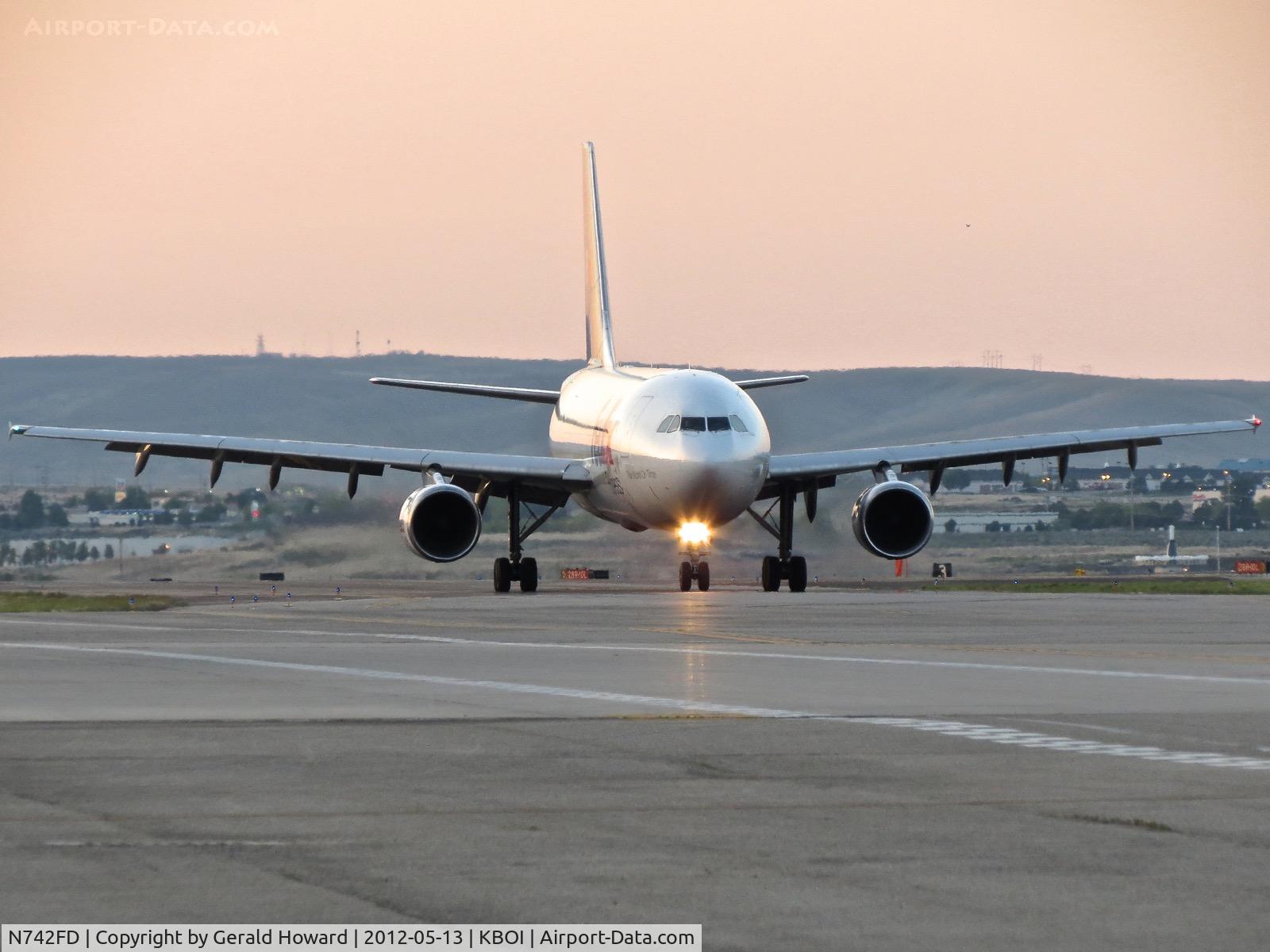 N742FD, Airbus A300B4-622R C/N 613, Early morning taxi on Alpha.