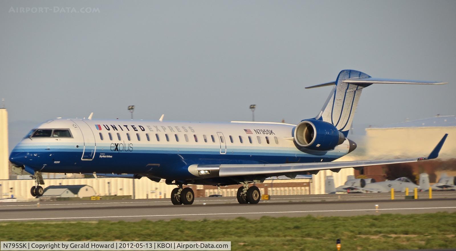 N795SK, 2010 Bombardier CRJ-700 (CL-600-2C10) Regional Jet C/N 10299, Departing RWY 10L.