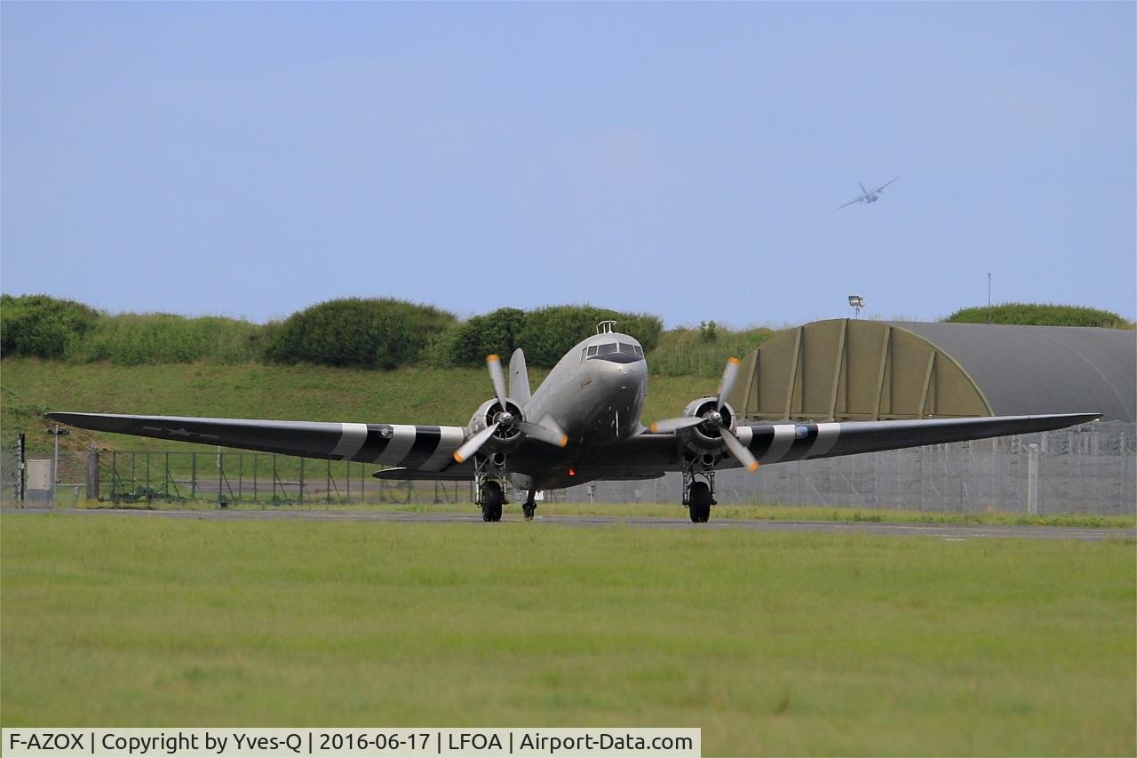 F-AZOX, 1945 Douglas DC-3C-S1C3G (C-47B-35-DK) C/N 16604, Douglas DC-3C-S1C3G, Taxiing to parking area, Avord Air Base 702 (LFOA) Open day 2016