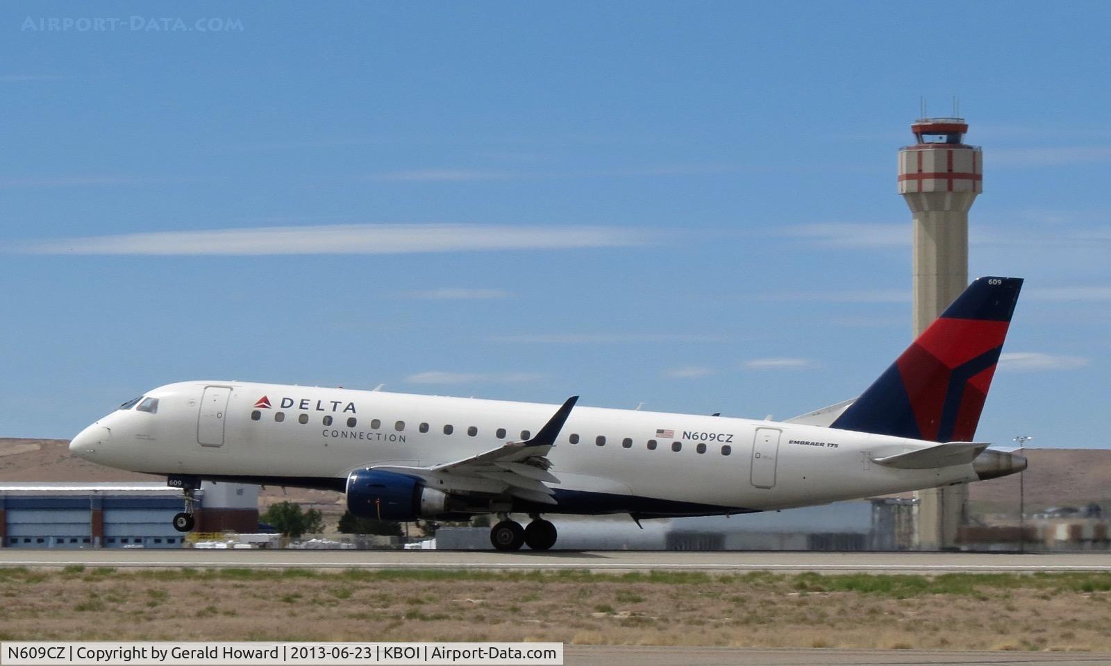 N609CZ, 2007 Embraer 175LR (ERJ-170-200LR) C/N 17000197, Take off run on RWY 10L.
