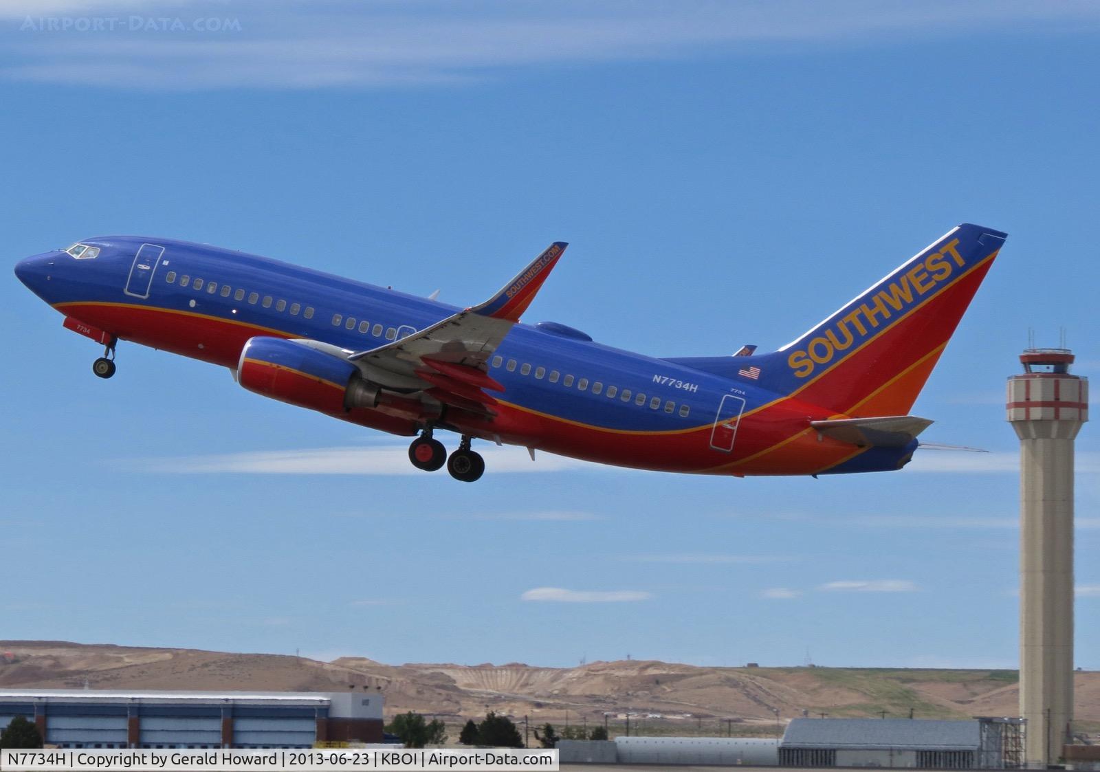 N7734H, 2006 Boeing 737-7BD C/N 33923, Departing RWY 10L.