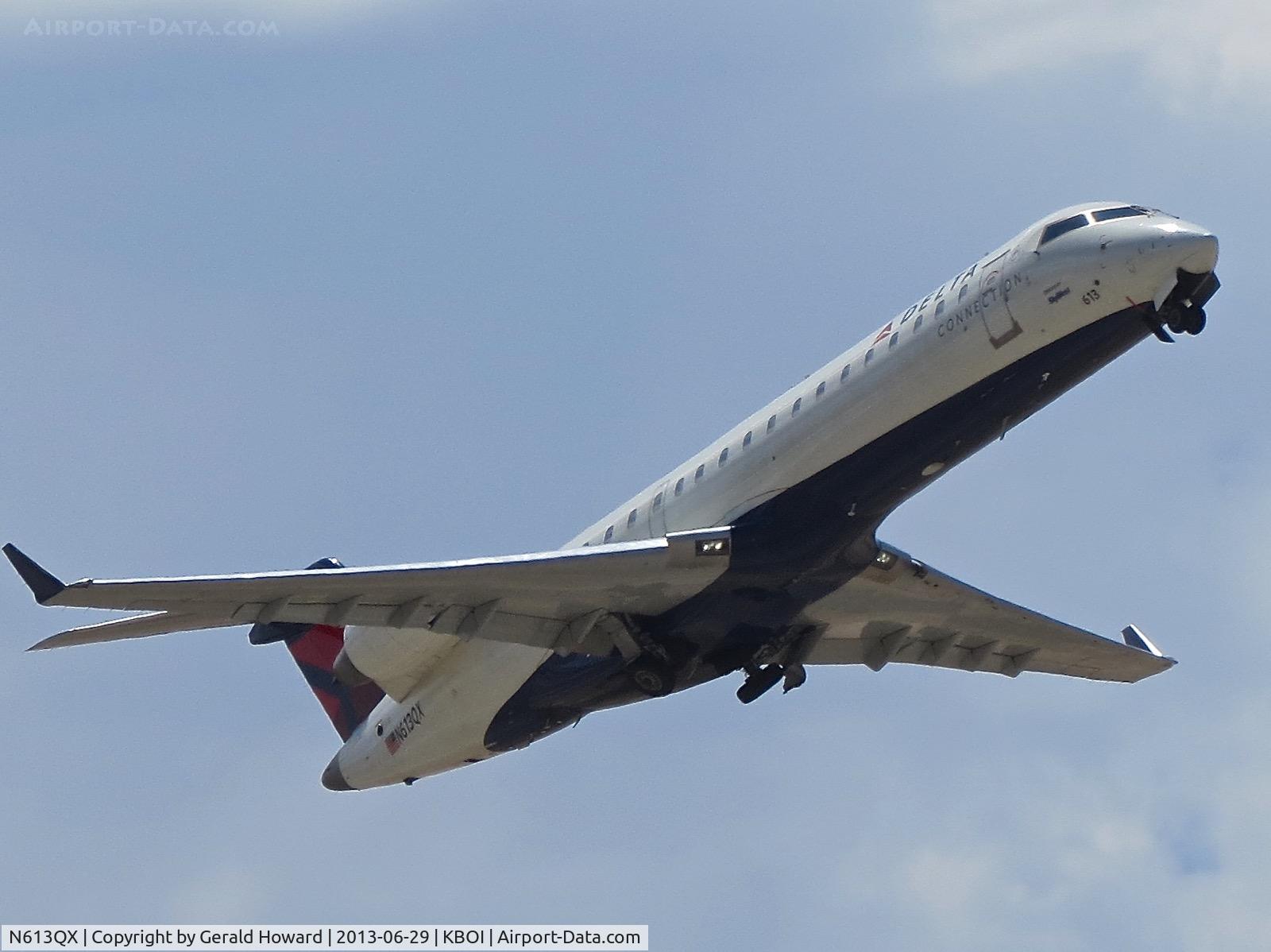 N613QX, 2002 Bombardier CRJ-701 (CL-600-2C10) Regional Jet C/N 10045, Departing RWY 28R.