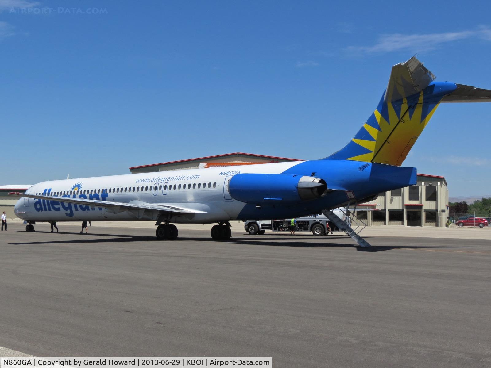 N860GA, 1989 McDonnell Douglas MD-83 (DC-9-83) C/N 49786, Being refused on the west de ice pad.