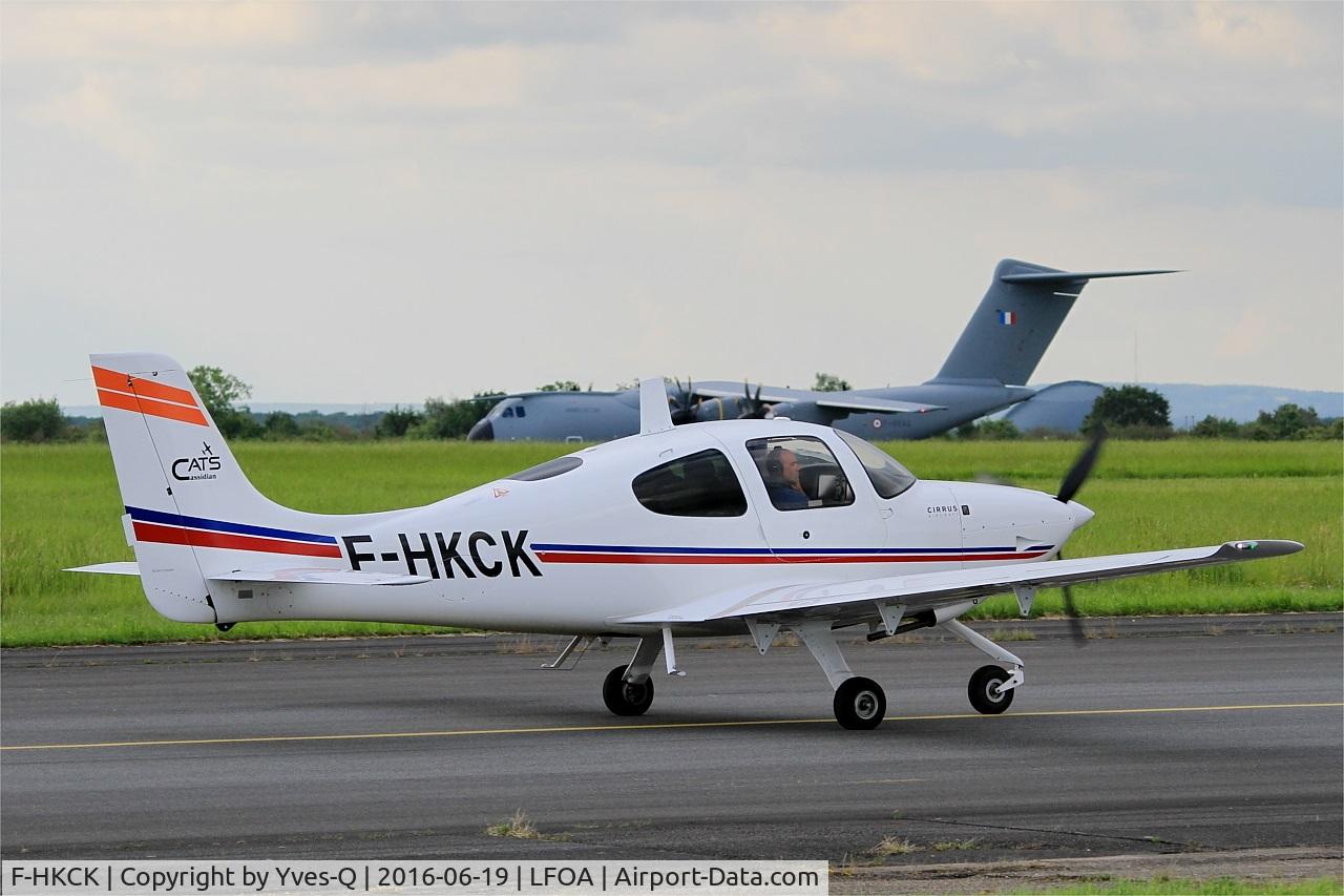 F-HKCK, Cirrus SR20 C/N 2192, Cirrus SR20, Taxiing to holding point rwy 24, Avord Air Base 702 (LFOA) Open day 2016