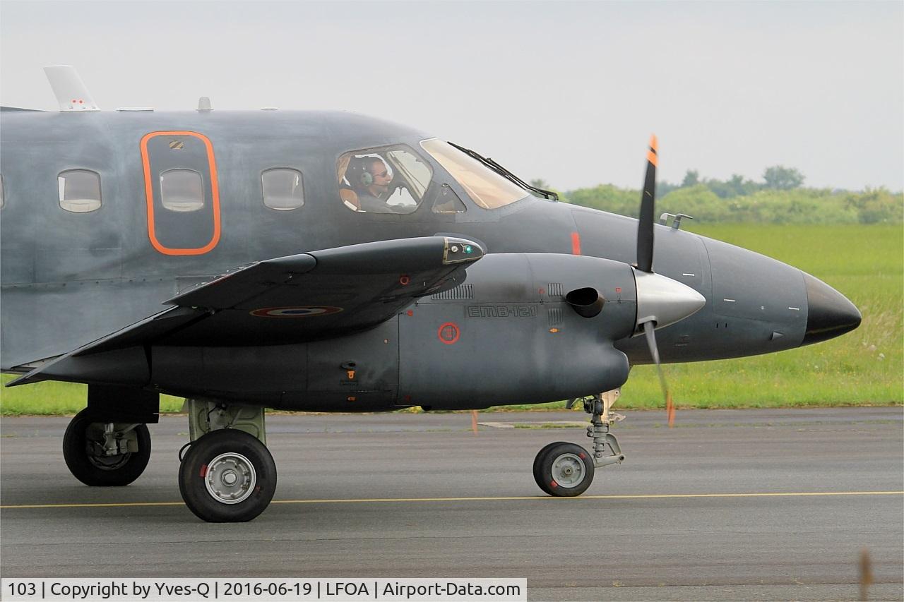 103, Embraer EMB-121AA Xingu C/N 121103, Embraer EMB-121AA Xingu, Taxiing to holding point rwy 24, Avord Air Base 702 (LFOA) Open day 2016