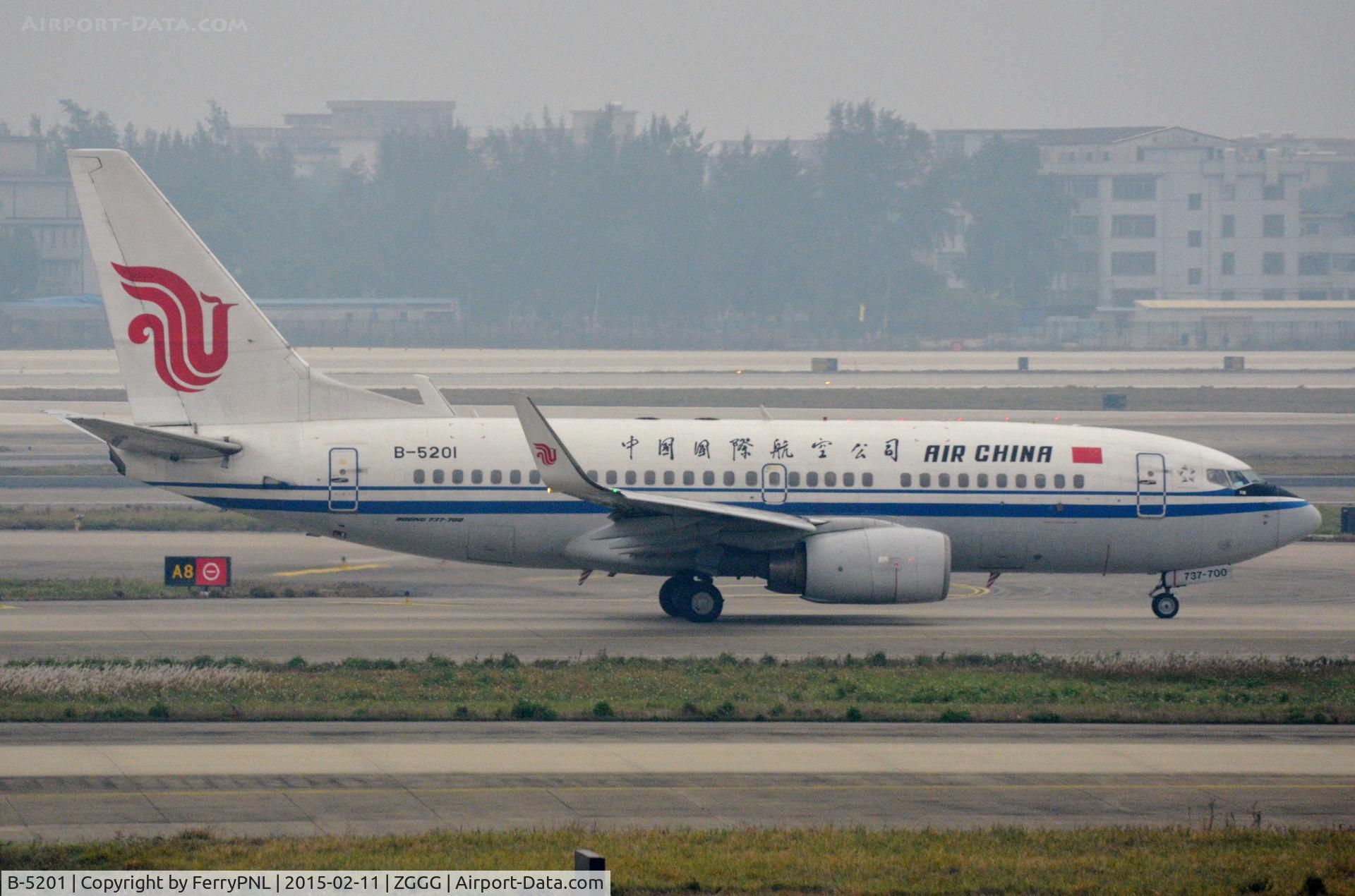 B-5201, 2005 Boeing 737-79L C/N 34023, Air China B737 departing a grey CAN.