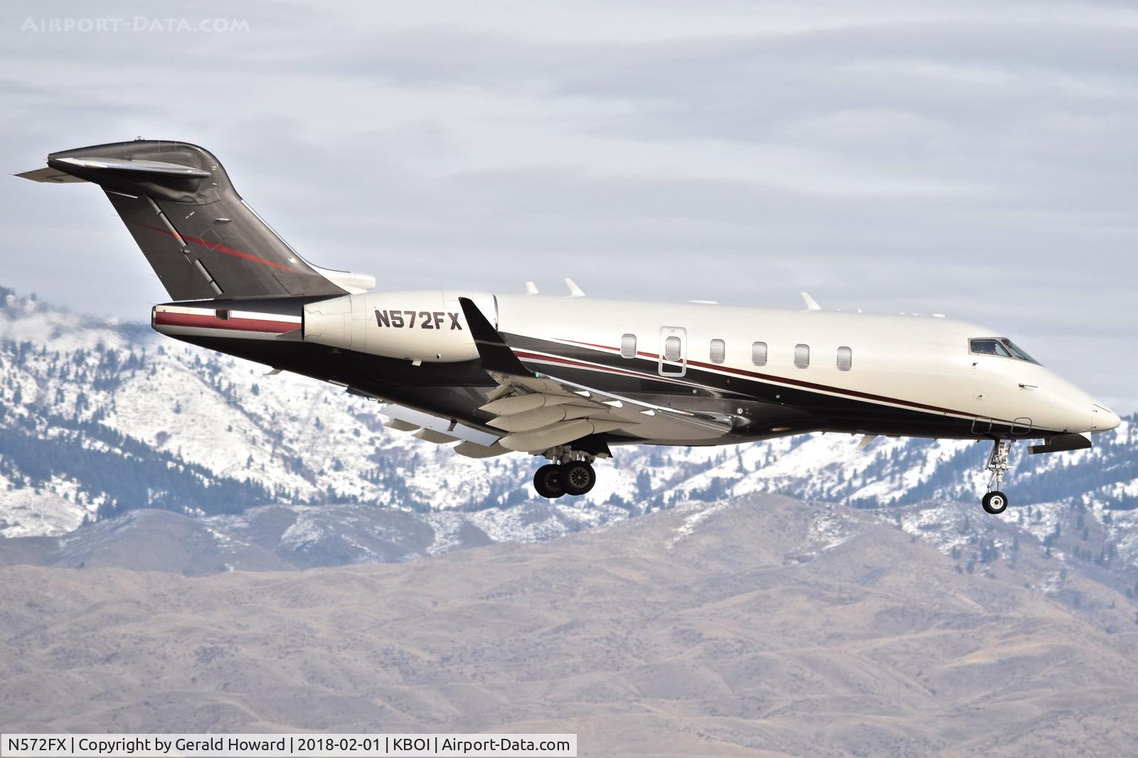 N572FX, 2014 Bombardier Challenger 350 (BD-100-1A10) C/N 20521, Landing RWY 10R.