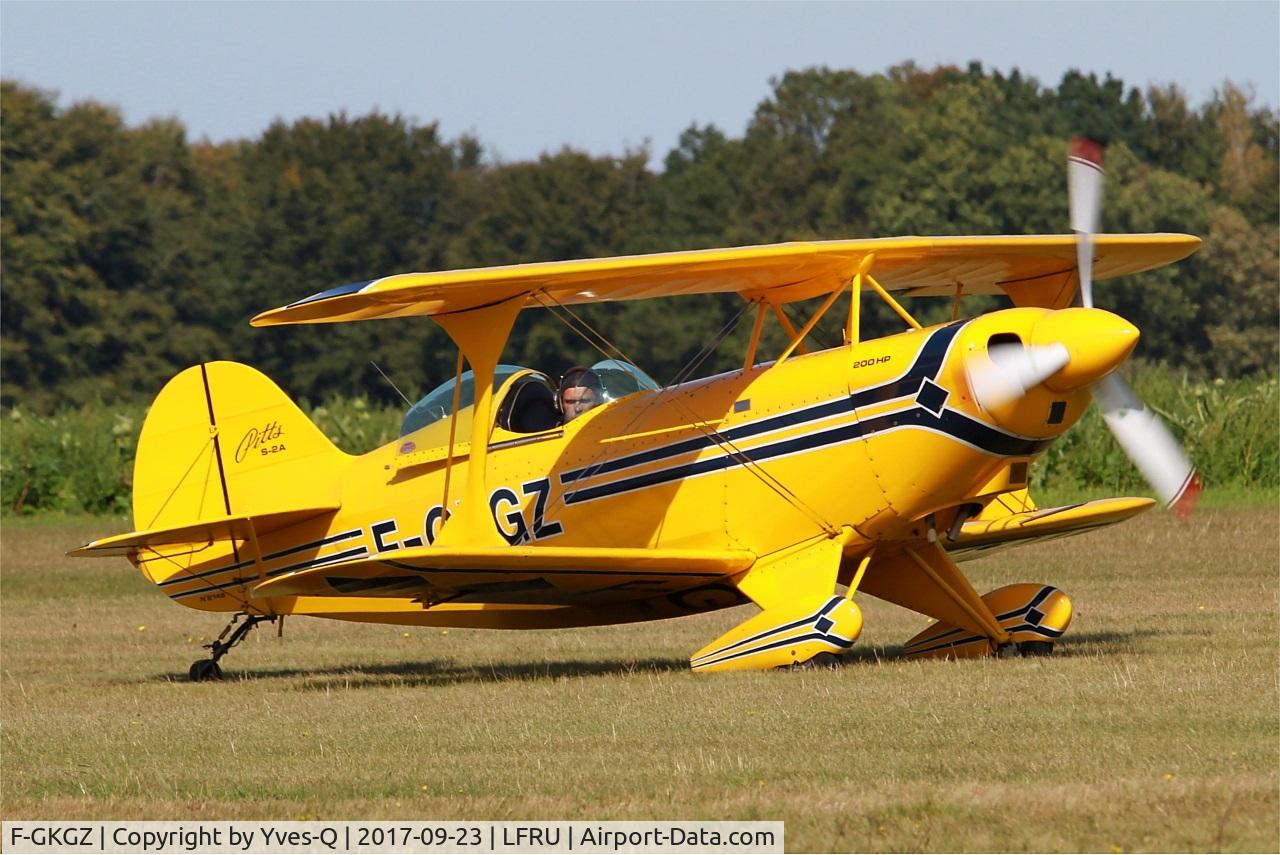 F-GKGZ, 1977 Pitts S-2A Special C/N 2149, Pitts S-2A Special, Taxiing to holding point, Morlaix-Ploujean airport (LFRU-MXN) air show 2017