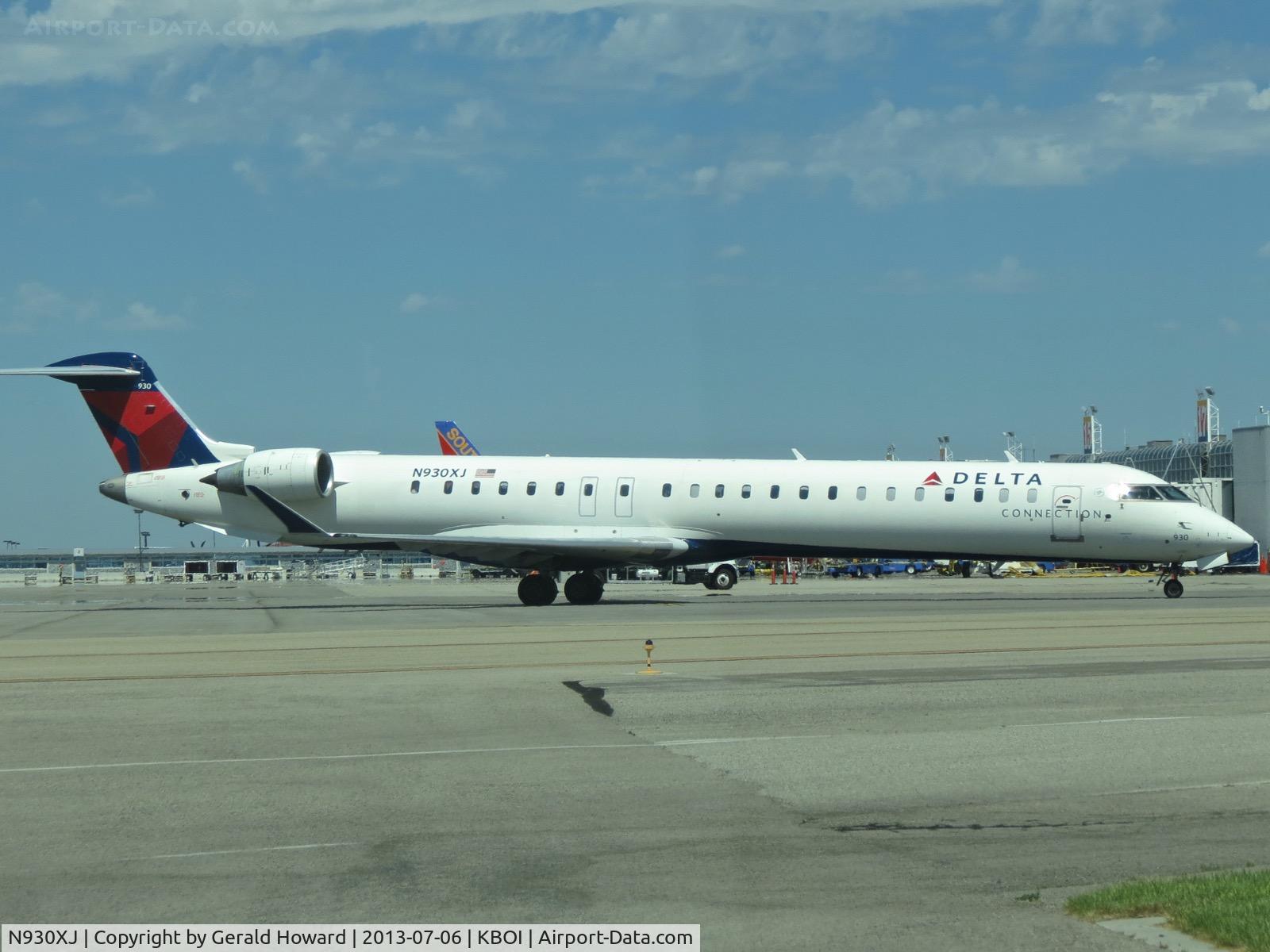 N930XJ, 2008 Bombardier CRJ-900ER (CL-600-2D24) C/N 15192, Taxiing to the Gate.