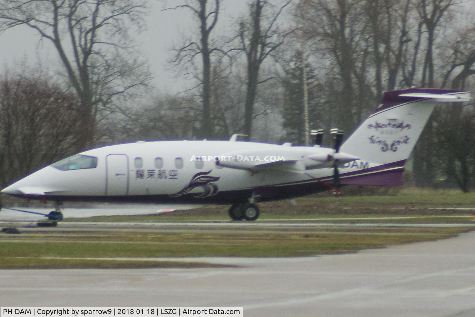 PH-DAM, 2014 Piaggio P-180 Avanti II C/N 1234, I got him just before it disappeared in the hangar.