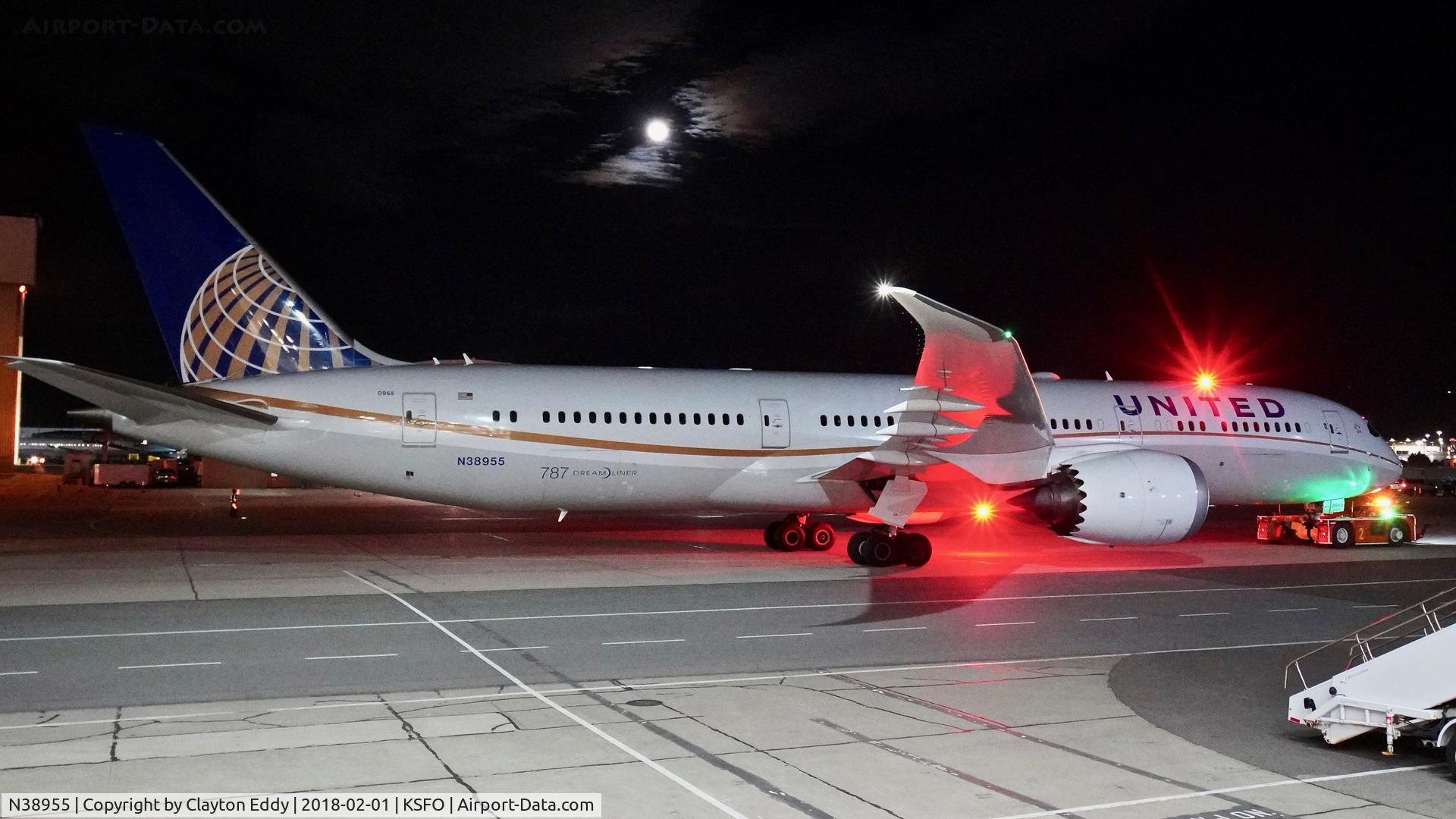 N38955, 2015 Boeing 787-9 Dreamliner C/N 37814, SFO 2018.