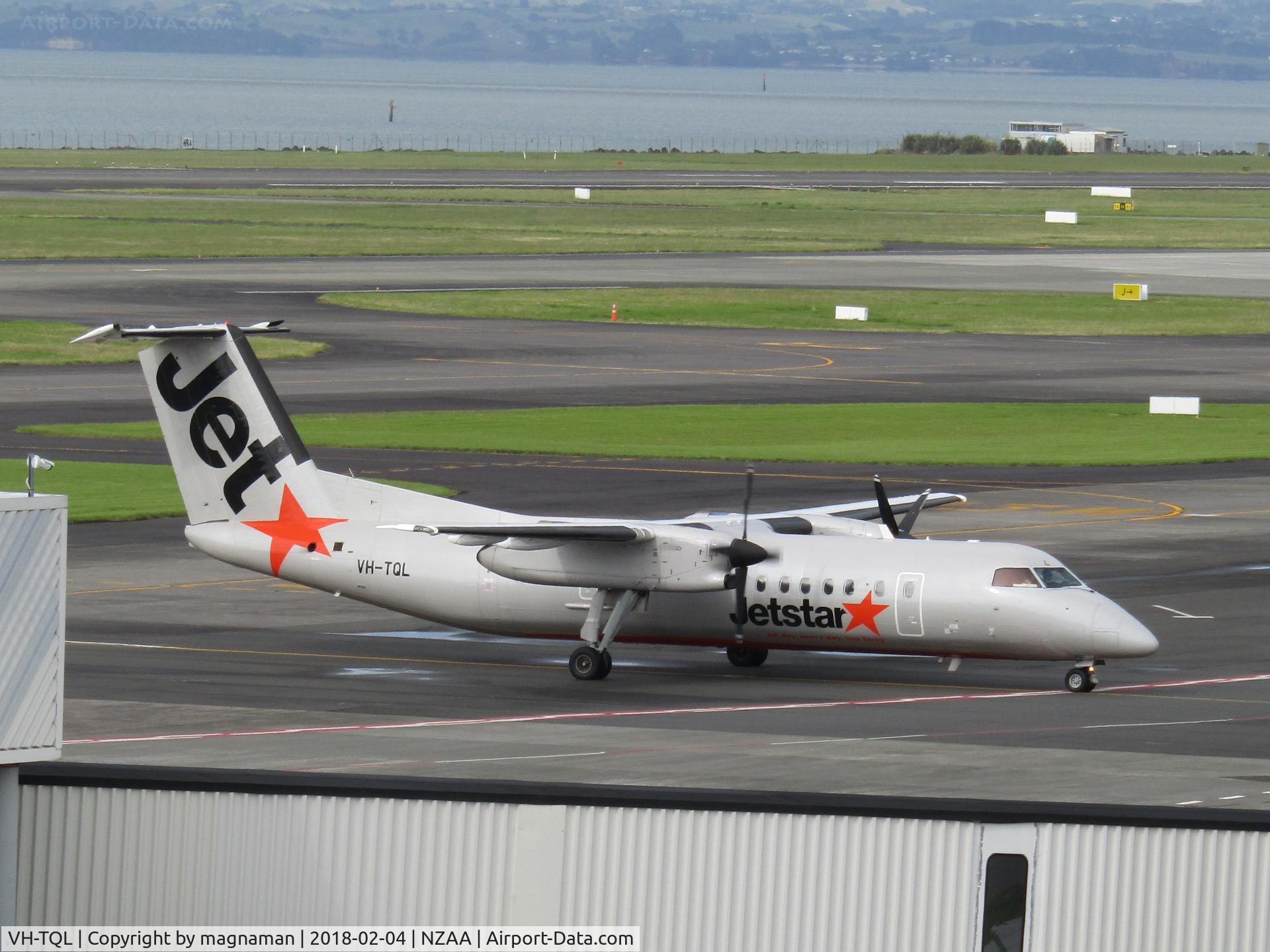 VH-TQL, 2004 De Havilland Canada DHC-8-315Q Dash 8 C/N 603, taxying in