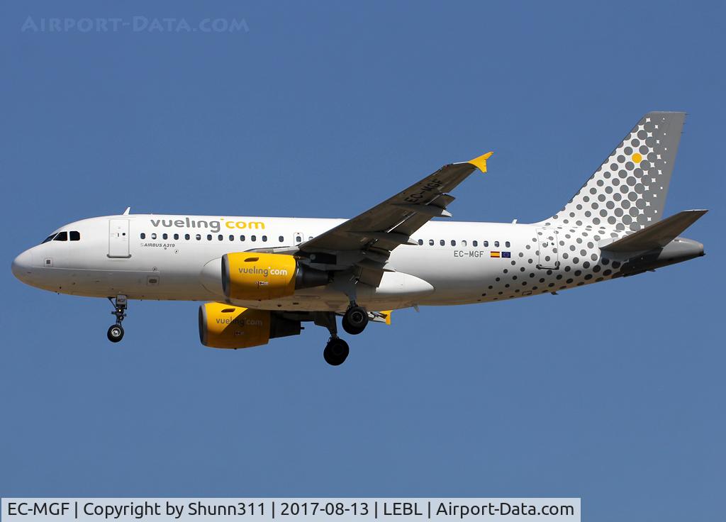 EC-MGF, 2007 Airbus A319-111 C/N 3028, Landing rwy 25R