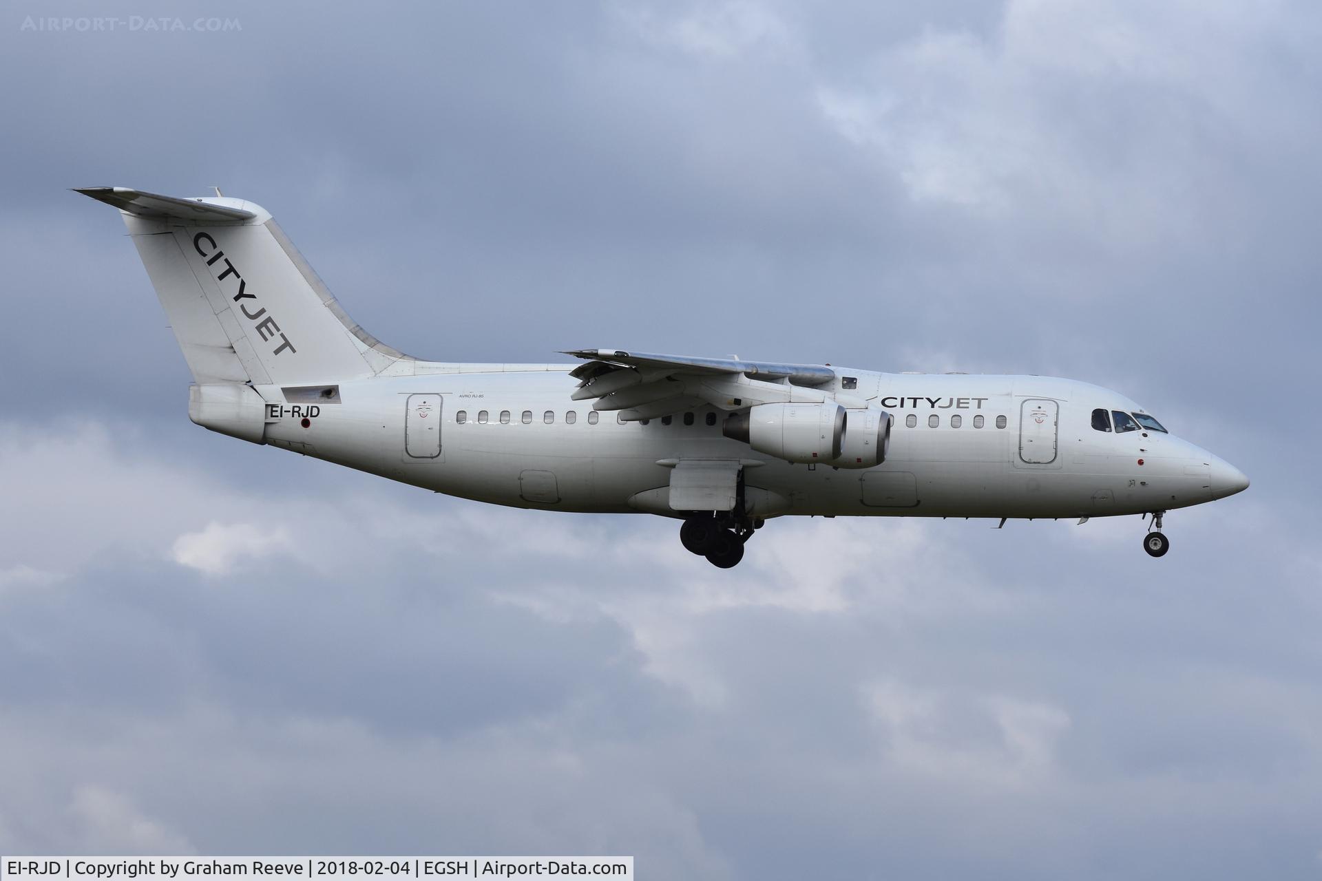 EI-RJD, 1998 BAE Systems Avro 146-RJ85 C/N E.2334, Landing at Norwich.