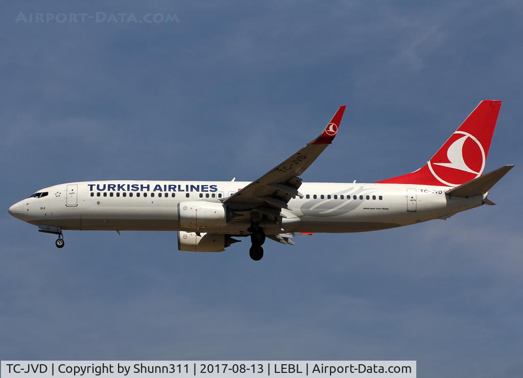 TC-JVD, 2014 Boeing 737-8F2 C/N 42007, Landing rwy 25R