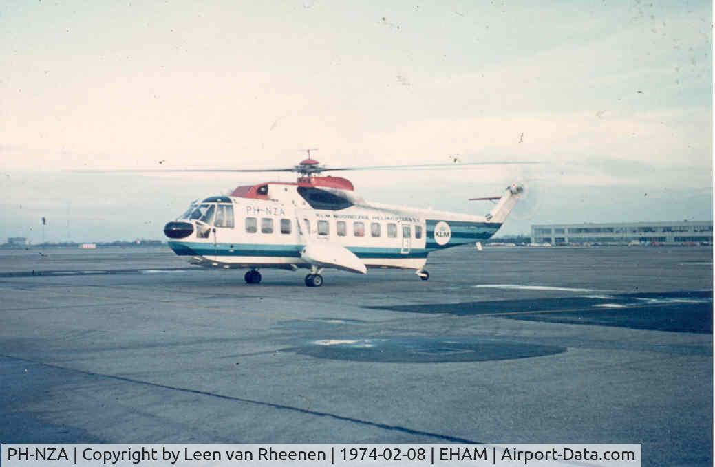 PH-NZA, 1964 Sikorsky S-61 N-3 C/N 61257, Schiphol oost 1974